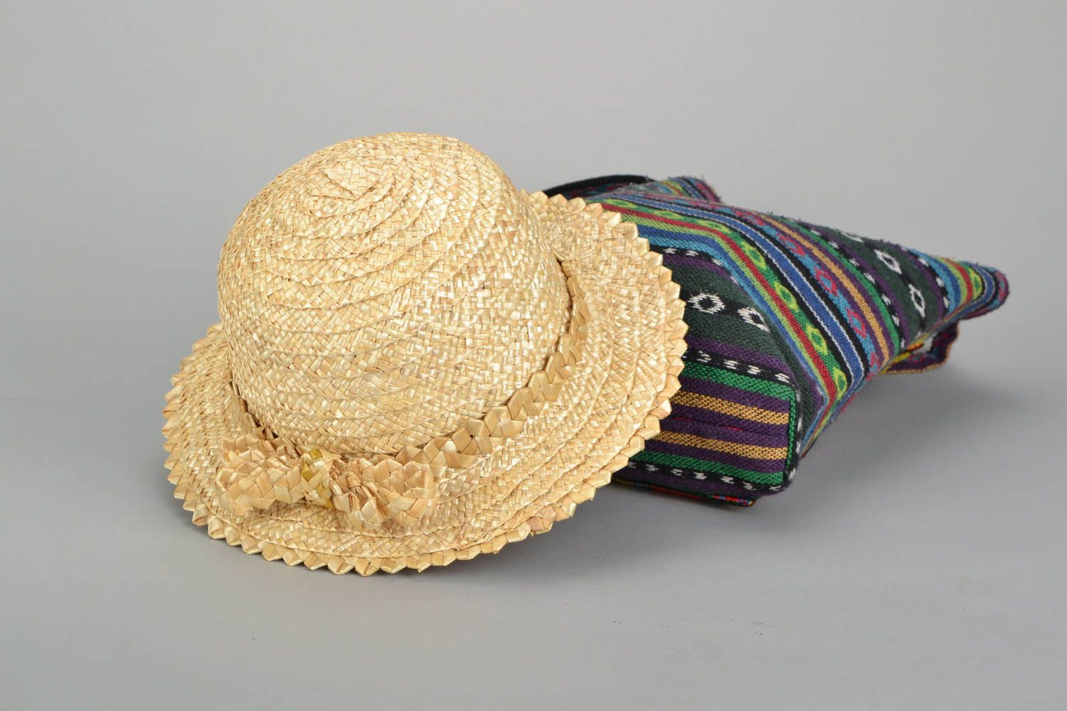 Соломенная женская шляпка  фото 1