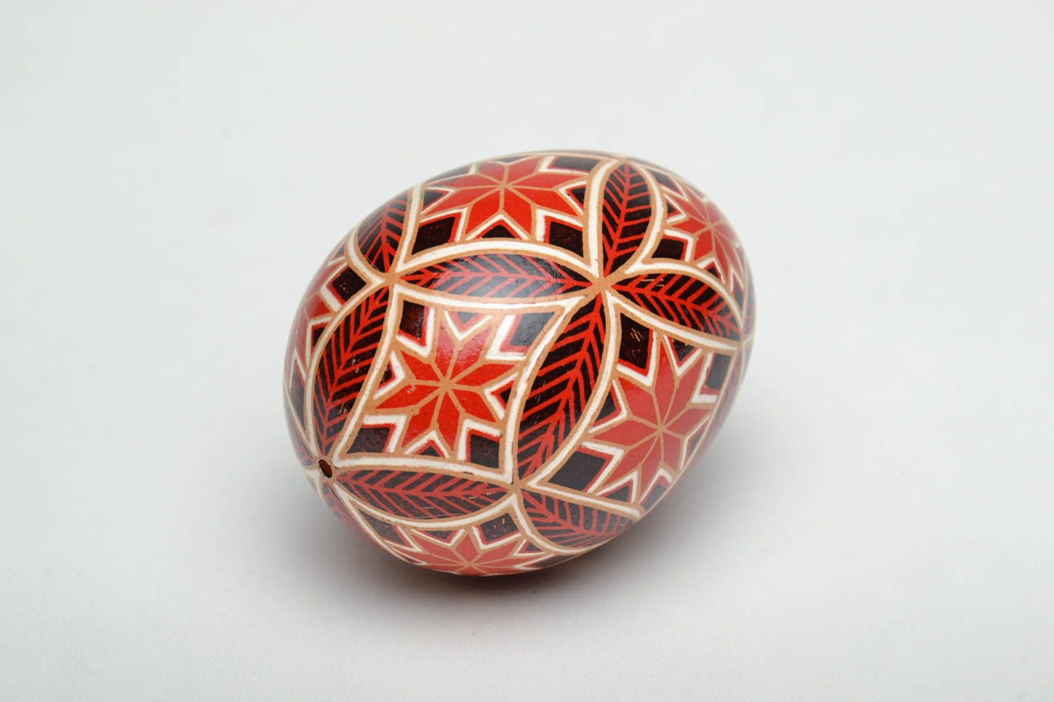 Huevo de Pascua pintado con símbolos tradicionales foto 3