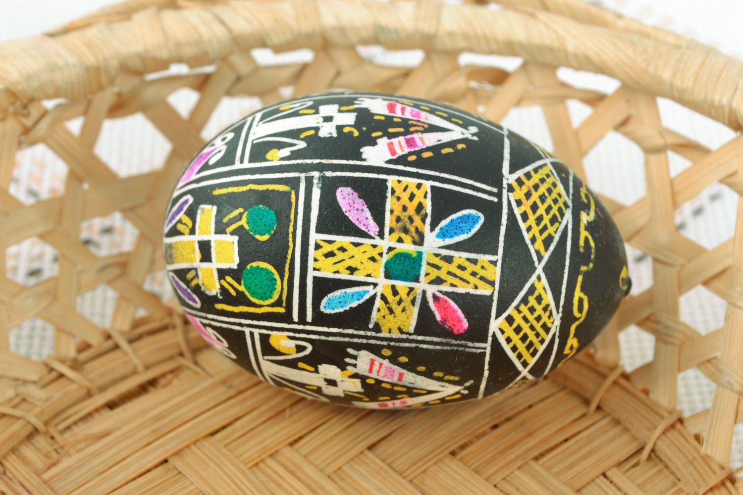 Oeuf de Pâques décoration avec peinture artistique fait main pour fête photo 5