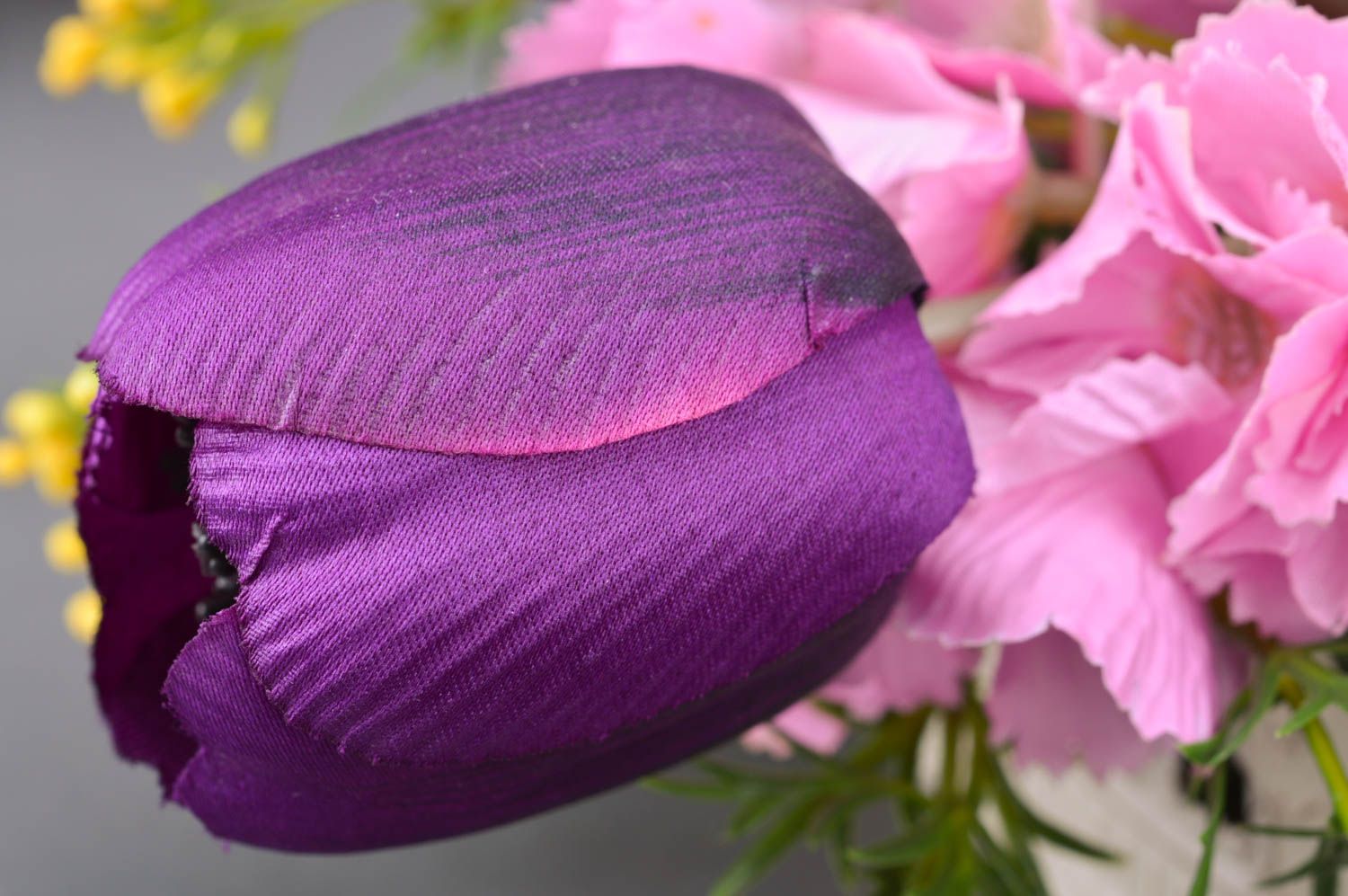 Handgemachter violetter Blumen Käfig für Deko mit Tulpen handgemacht originell foto 4