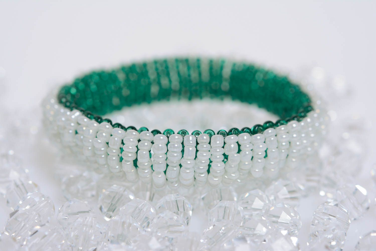 Dark green and white beaded elastic bracelet for girls photo 3
