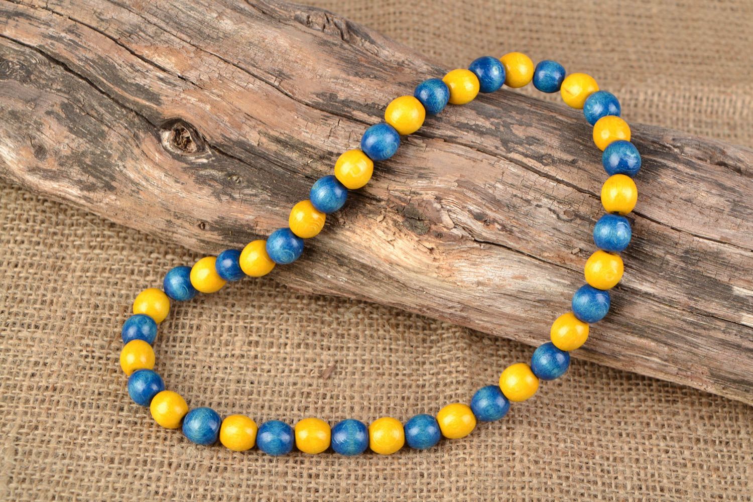 Collier en bois bleu et jaune style ethnique fait main cadeau pour femme photo 1