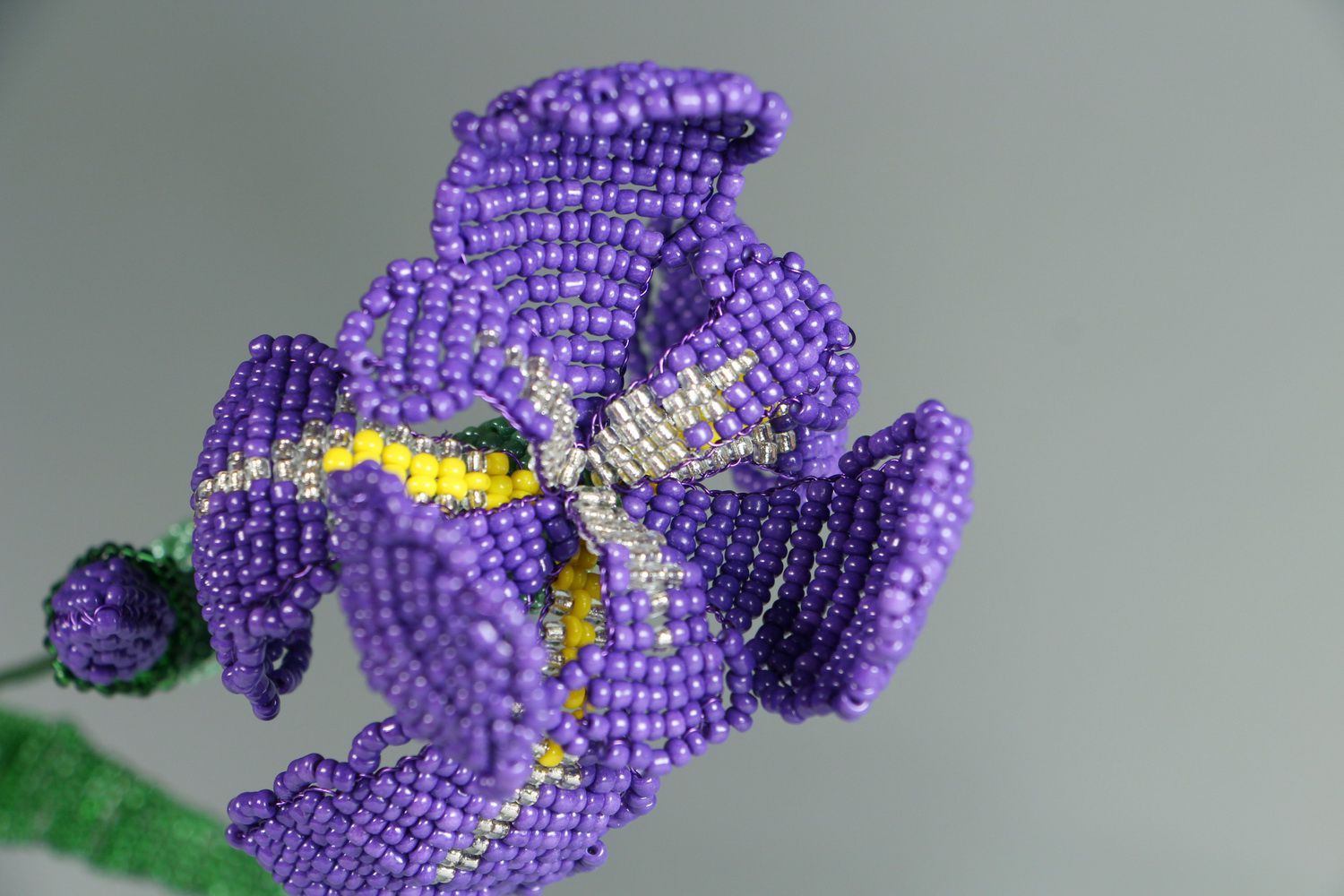 Flor decorativa de miçangas Iris foto 1