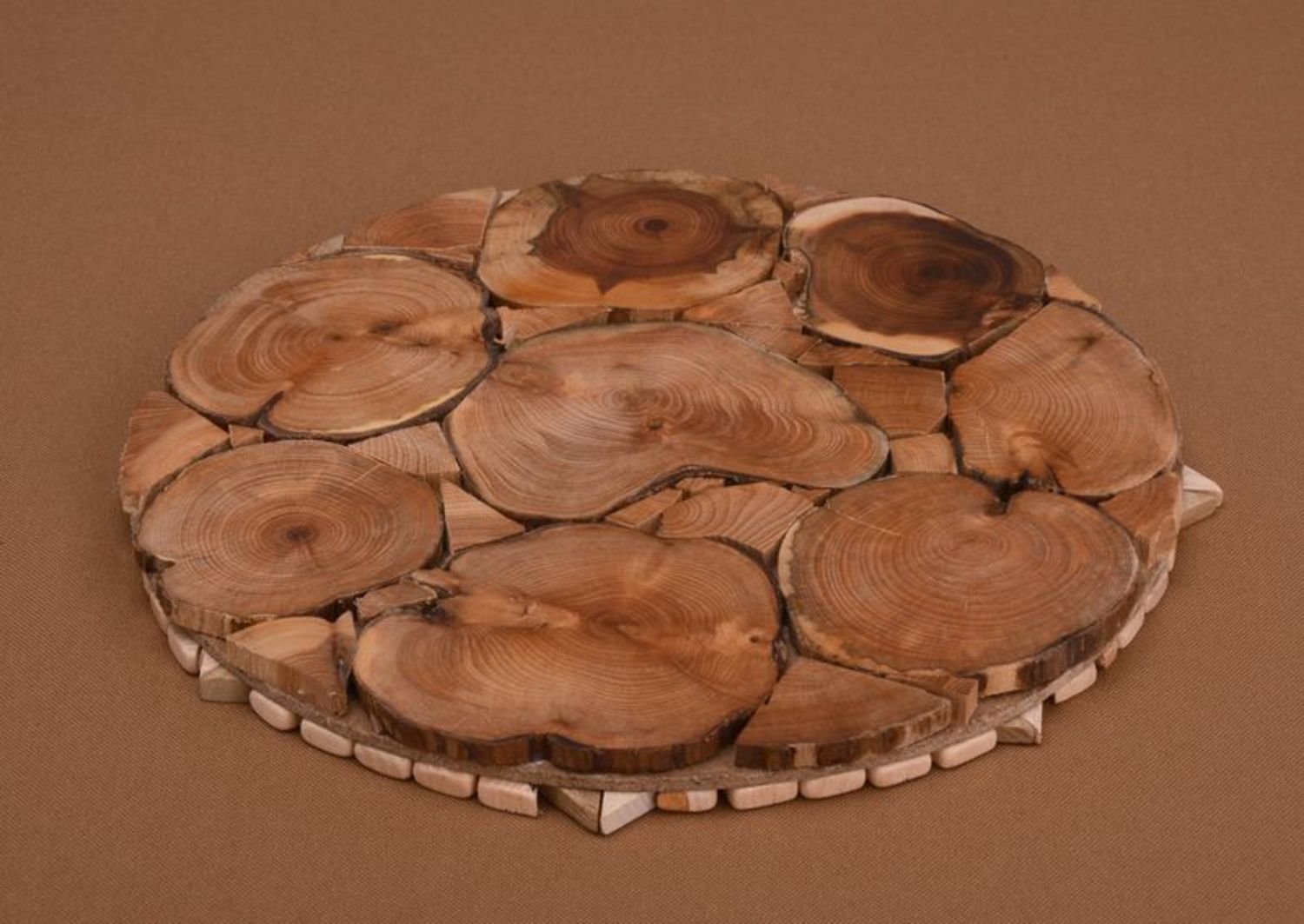 Supporto rotondo di legno fatto a mano per stoviglie calde sottopiatto legno
 foto 3