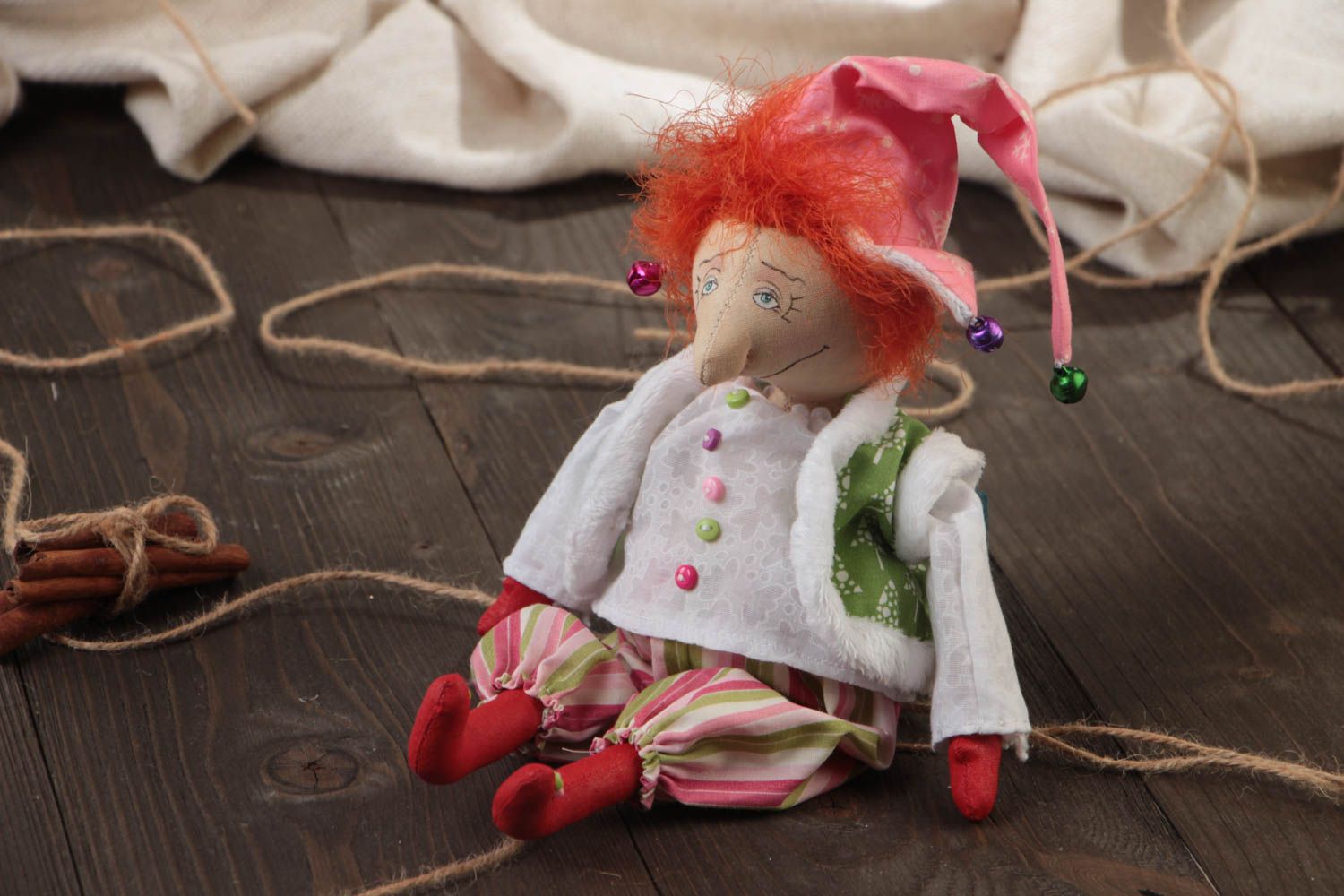 Poupée molle Gnome aux cheveux roux en tissus faite main décorative originale photo 1