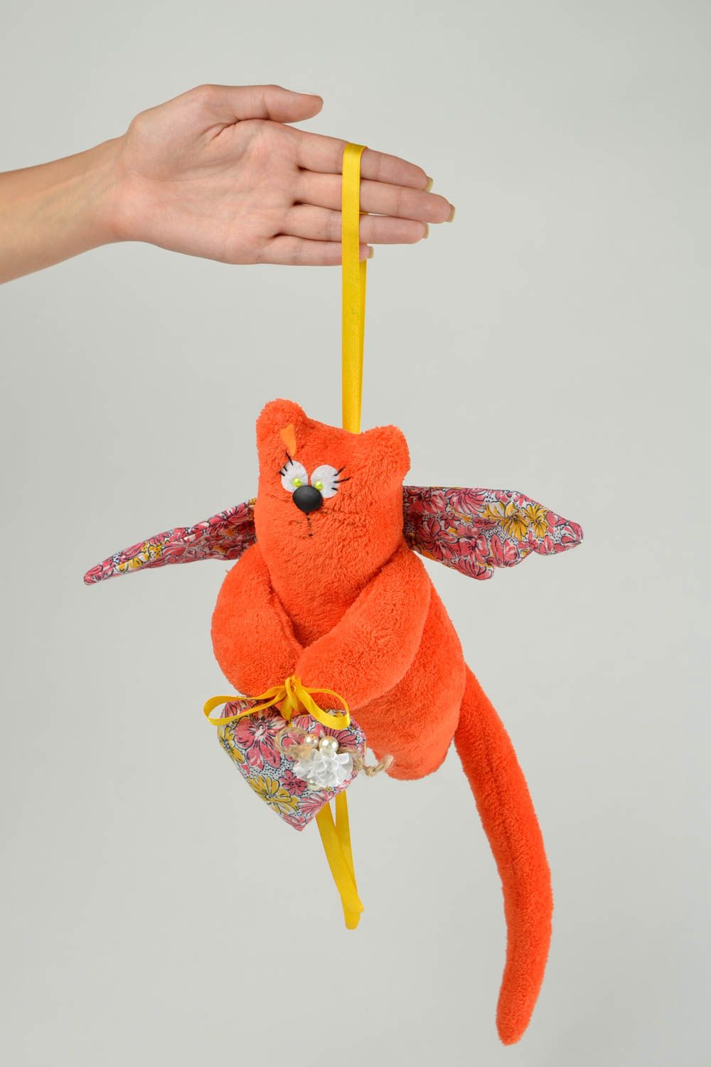 Игрушка кот ручной работы детская игрушка подвеска мягкая игрушка с сердечком фото 2