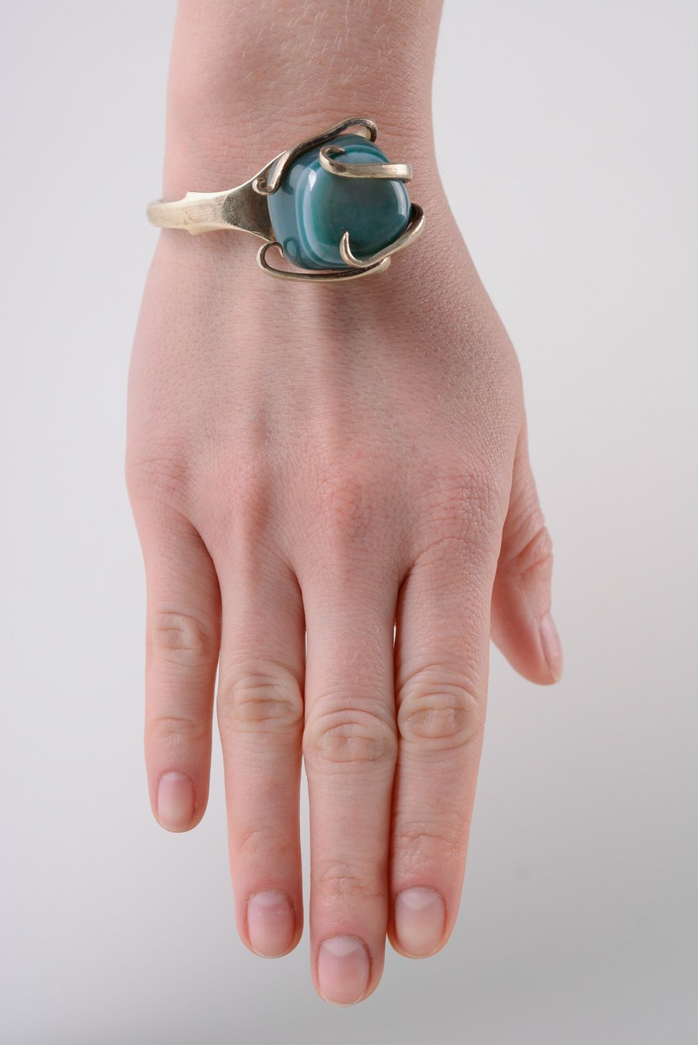 Bracelet en métal et pierre naturelle bleue fait main original pour femme  photo 3