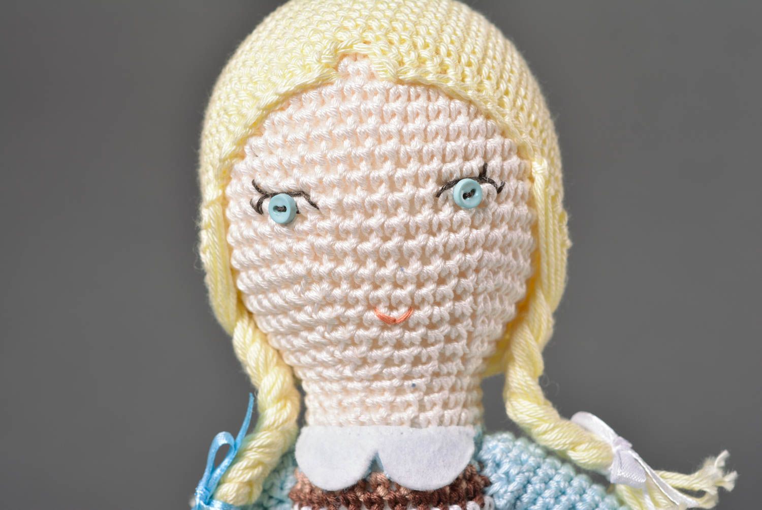 Handmade Designer Puppe Stoff Spielzeug gehäkelte Puppe Mädchen im blauen Kleid foto 2