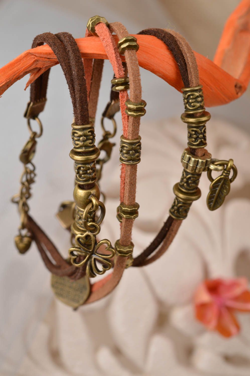 Bracelets en daim faits main 3 pièces marron accessoires bijoux pour femme photo 1