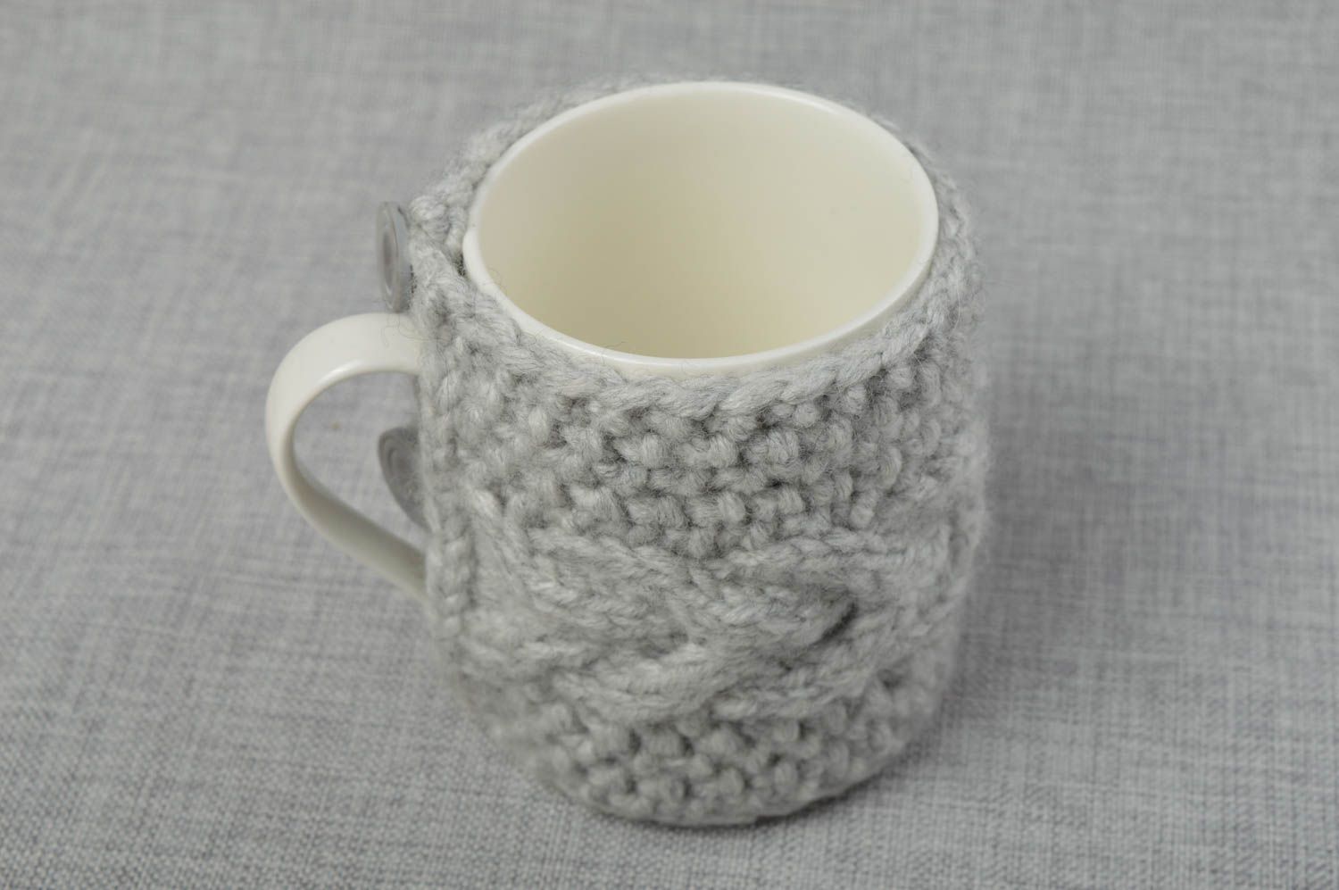 Tasse à thé Cache-mug tricot gris fait main Vaisselle design en porcelaine photo 1