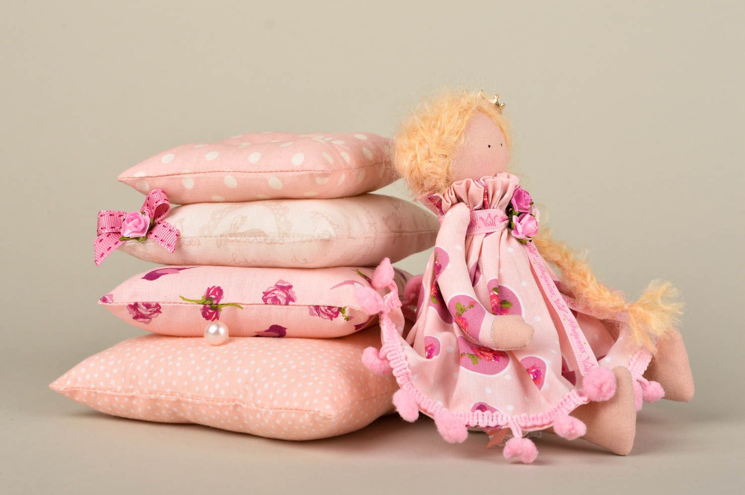 Кукла ручной работы кукла из ткани декоративная авторская кукла на подушках фото 4
