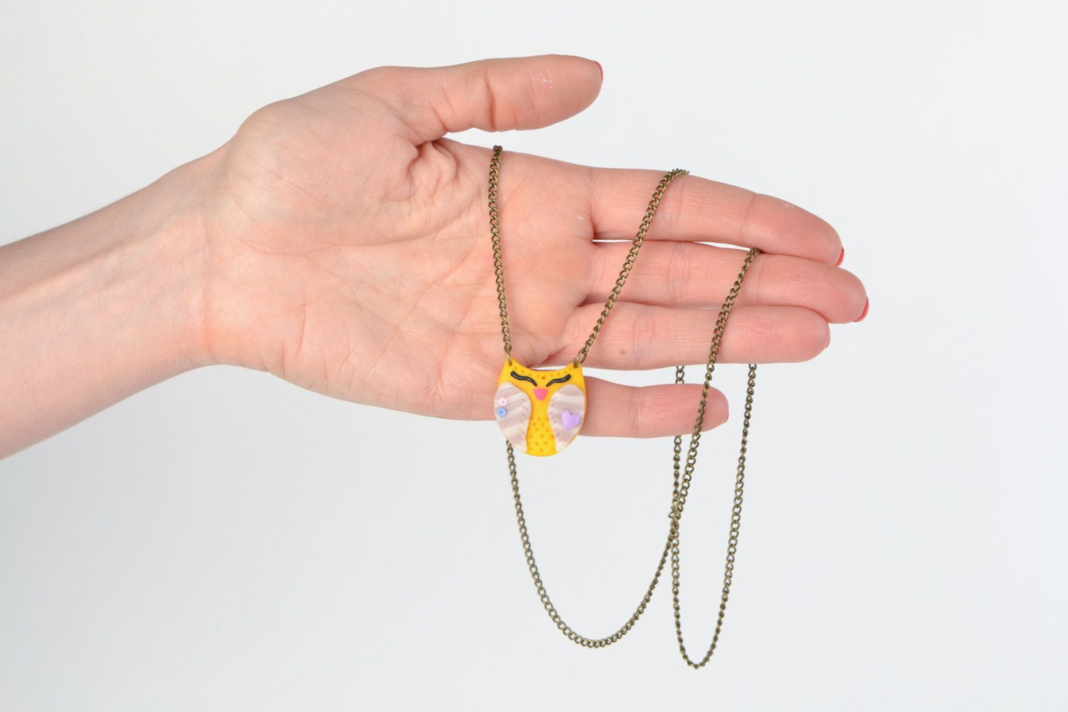 Long pendentif en pâte polymère jaune avec chaînette métallique fait main Hibou  photo 2