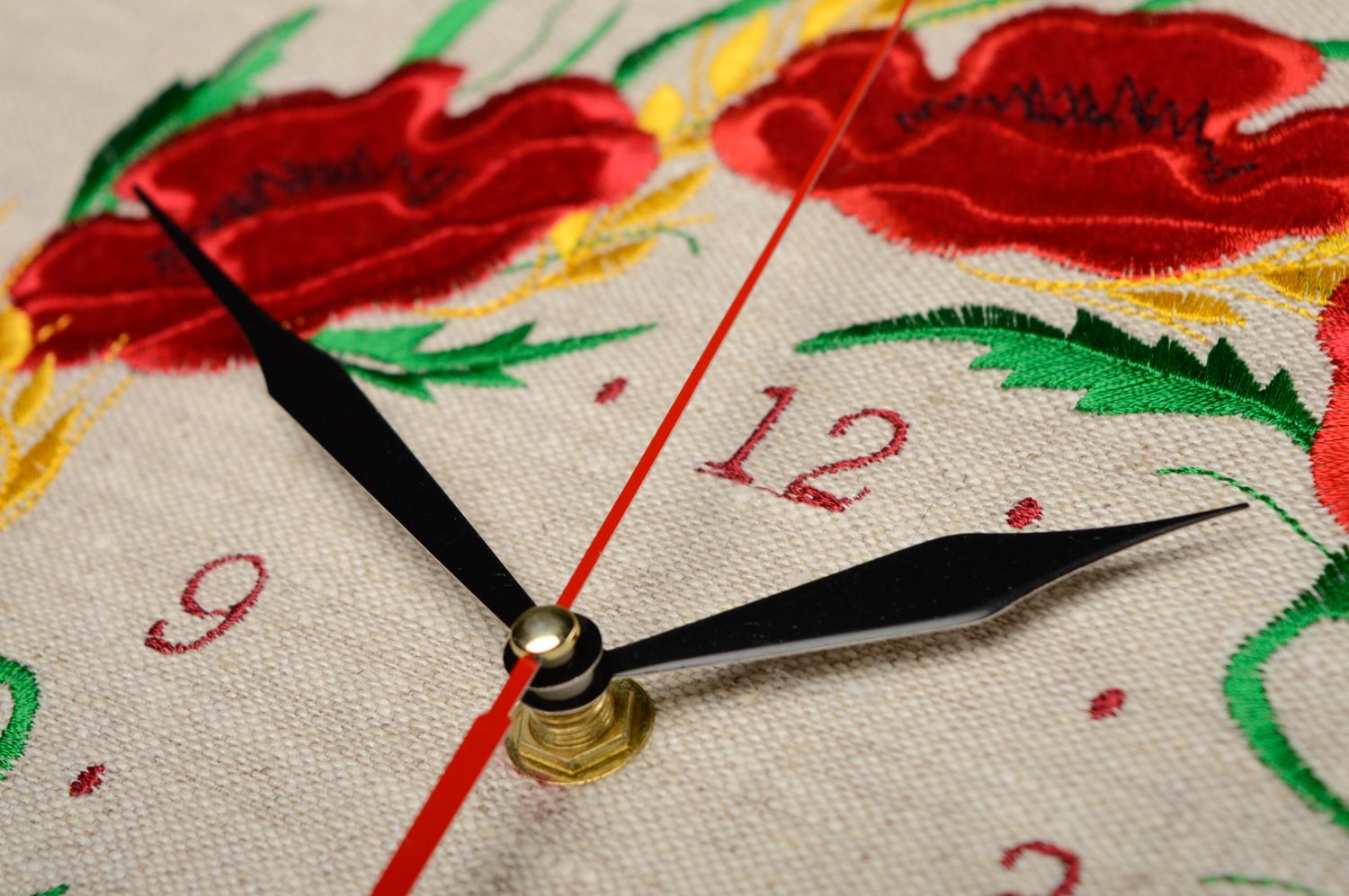 Reloj decorativo artesanal con bordado foto 2