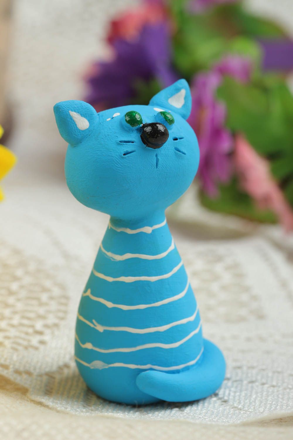 Statuette chat bleu faite main Figurine animal petite peinte rayée Déco maison photo 1