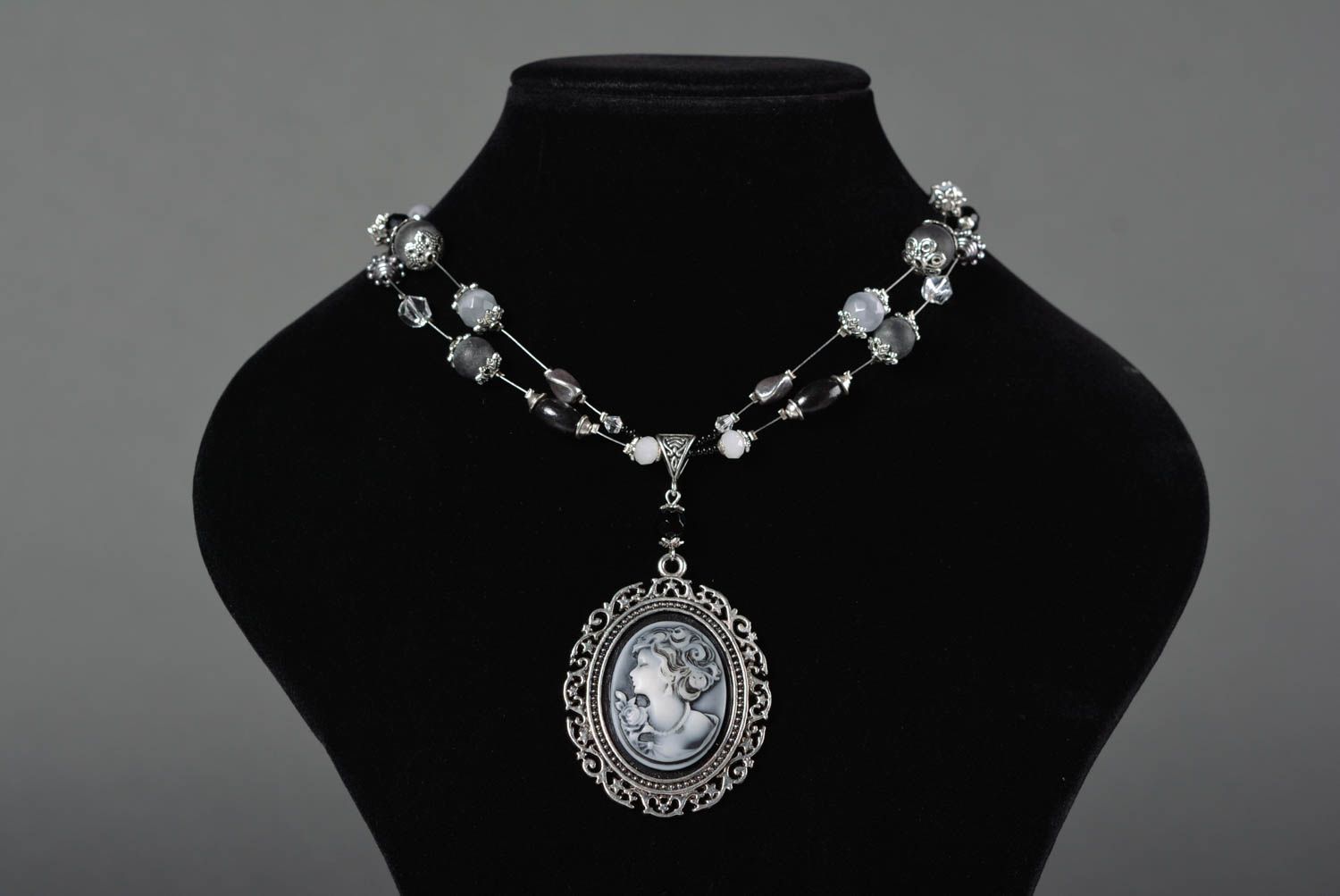 Beautiful handmade beaded necklace cameo pendant bead weaving cool jewelry photo 3