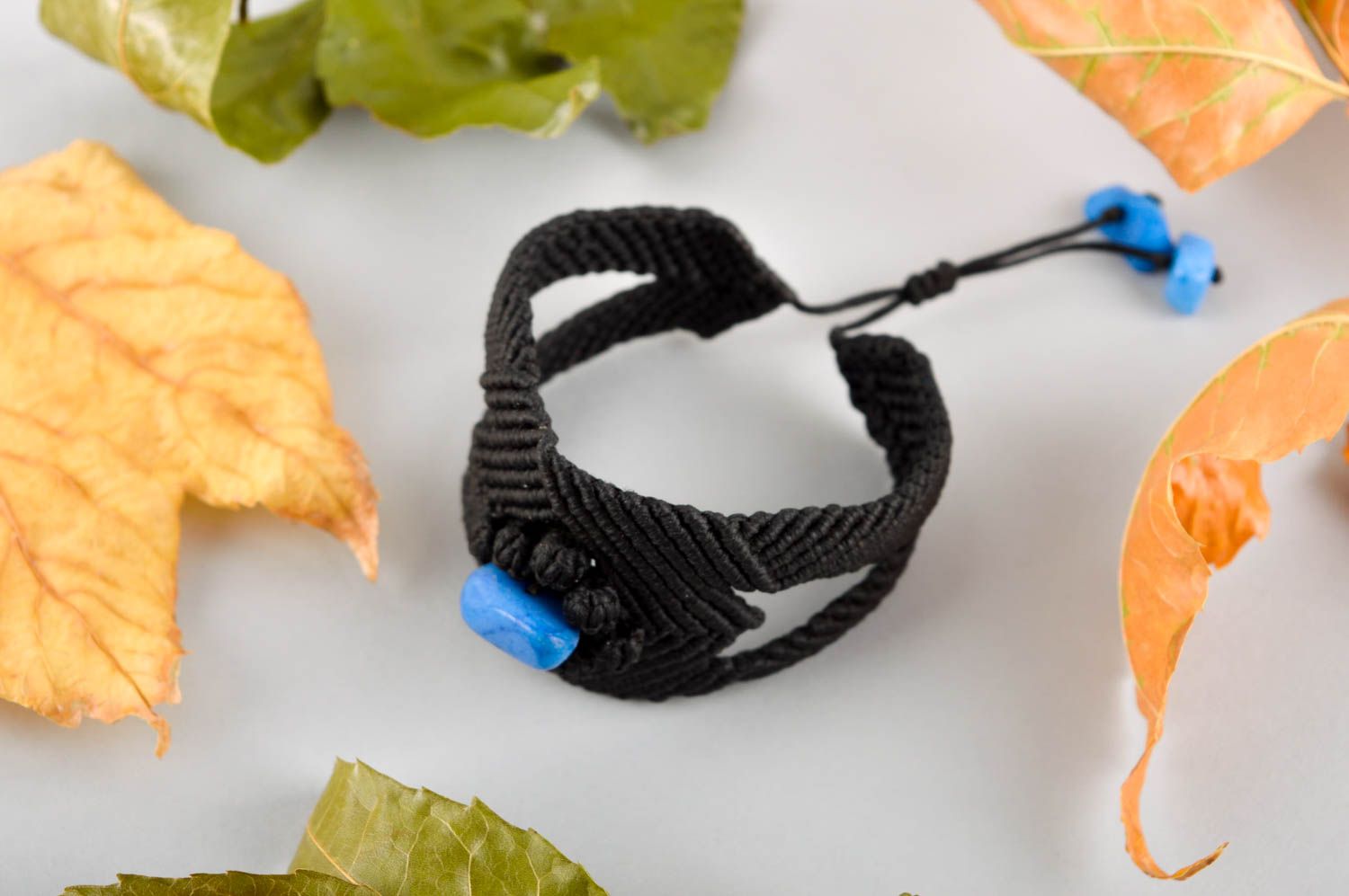 Pulsera de hilos negra hecha a mano bisutería de moda accesorio para mujer  foto 1