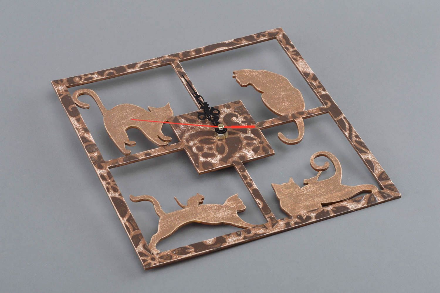 Handmade Wand Uhr aus Holz in Decoupage quadratisch originell mit Katzen foto 1