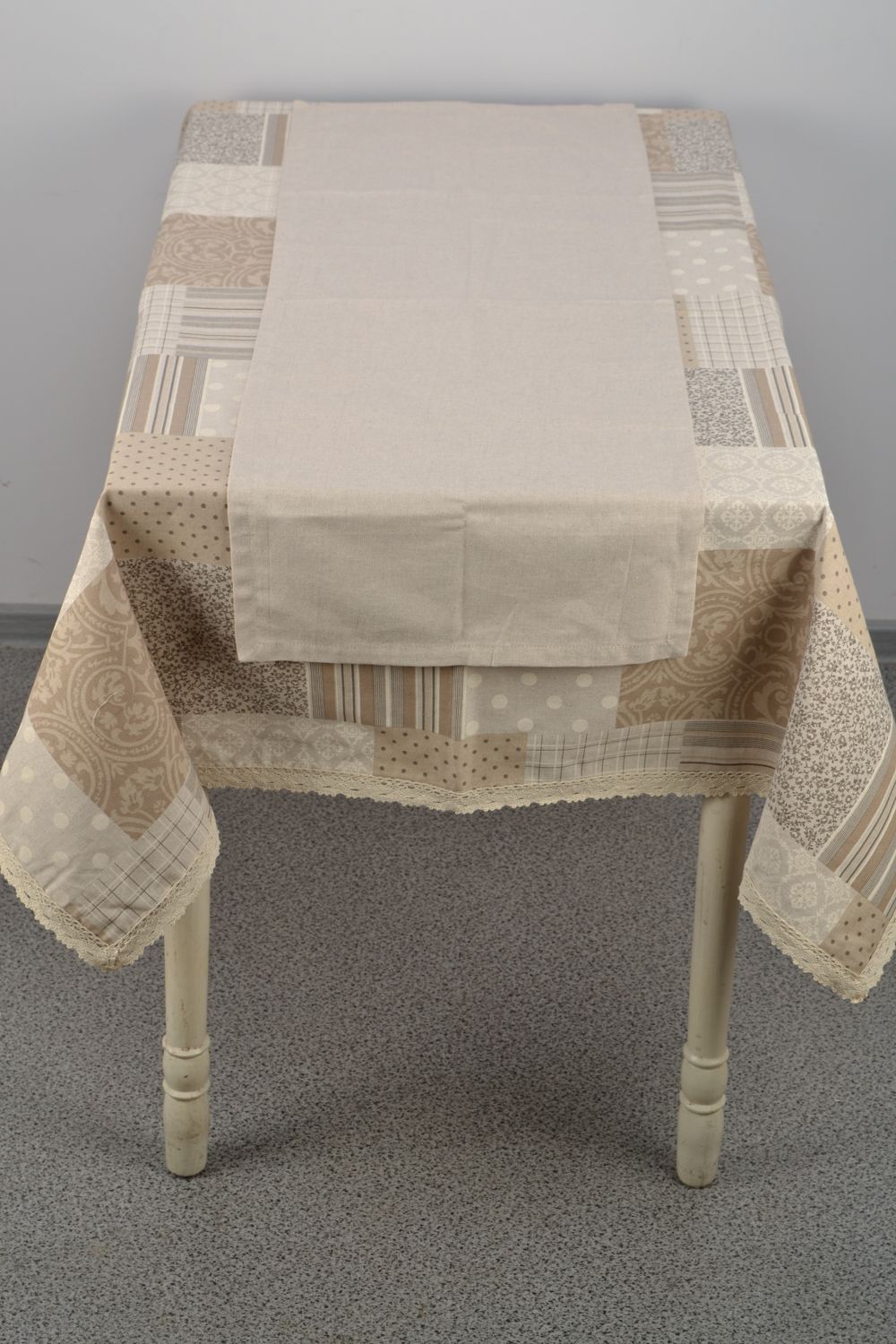 Mantel artesanal de algodón y poliamida con encaje a imitación de patchwork foto 4