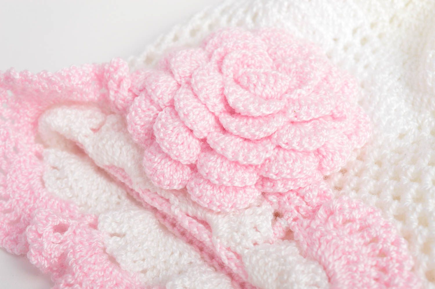 Bonnet tricot fait main Chapeau au crochet Vêtement enfant ajouré blanc rose photo 5