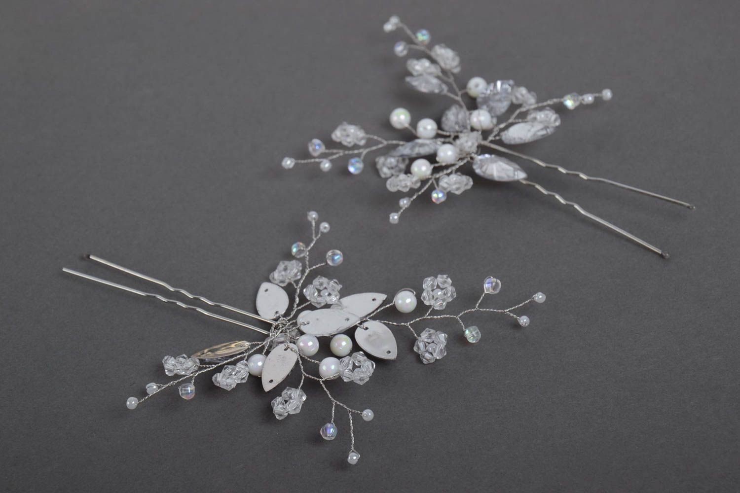 Set of 2 handmade decorative metal hair pins with beaded flowers of white color photo 3