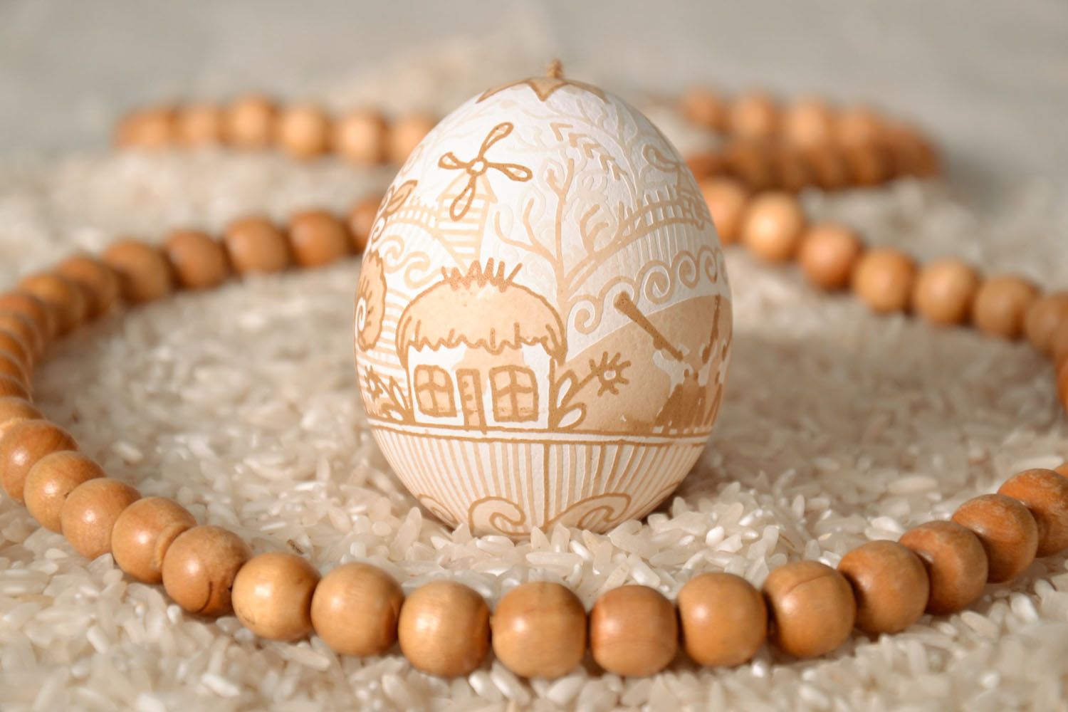 Huevo de Pascua con forma de colgante decorativo foto 1