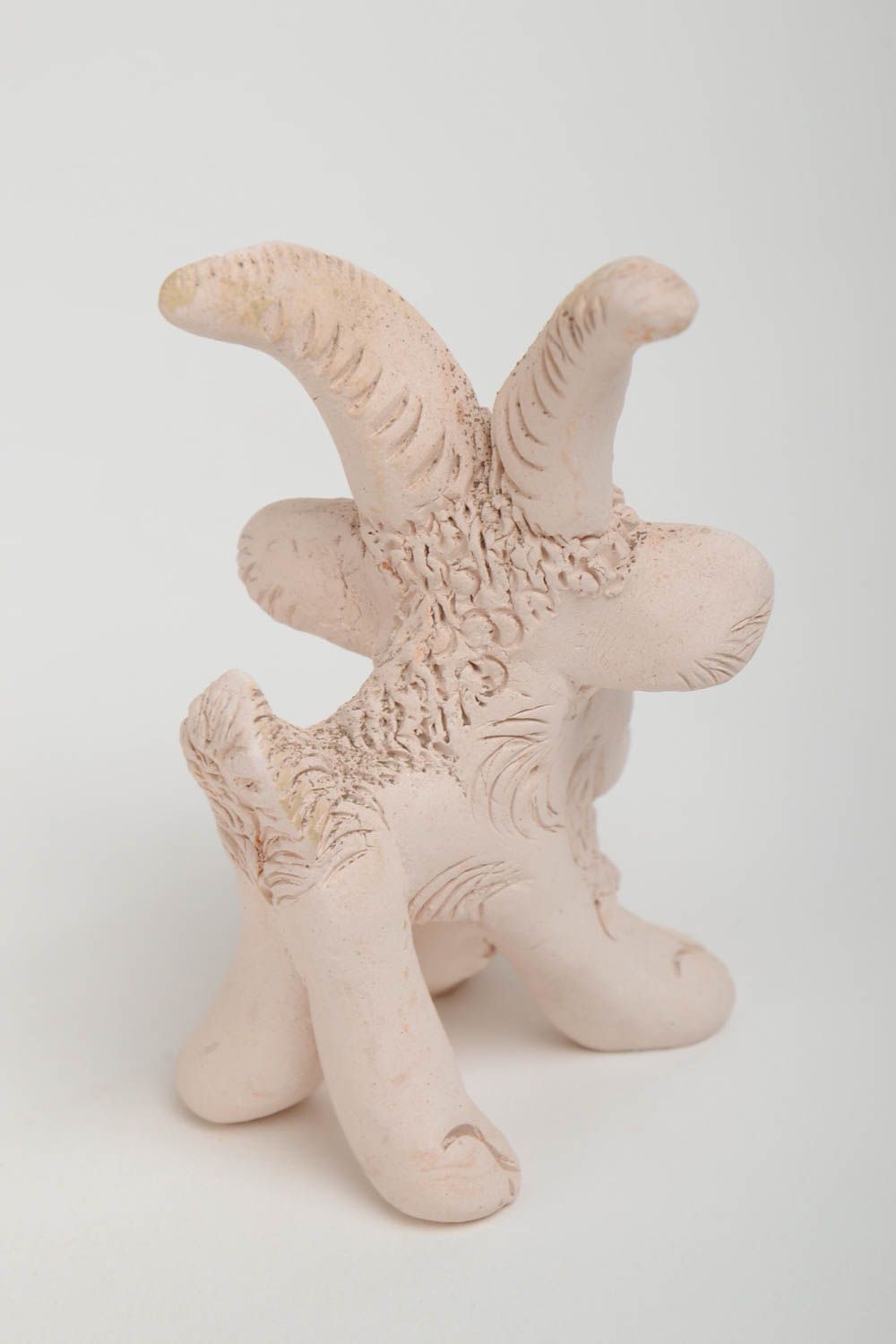 Figurine en céramique en forme de bouc blanc faite main de créateur décor photo 3