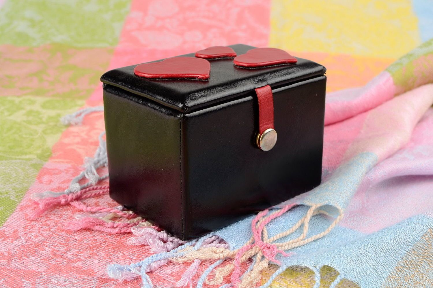 Box made of leather and cotton with heart photo 1