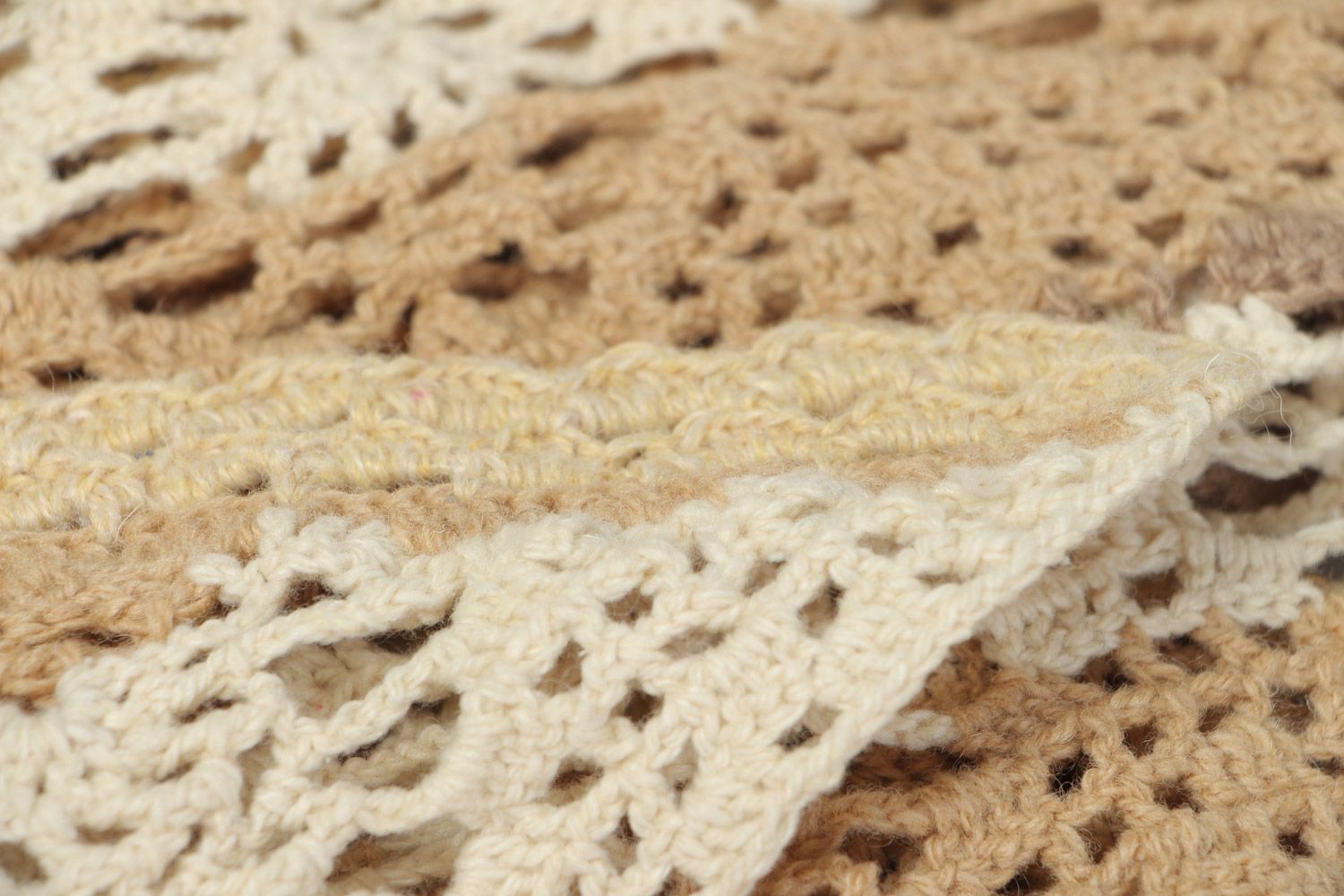 Handmade shawl of triangle shape crocheted of woolen threads of cream color photo 3