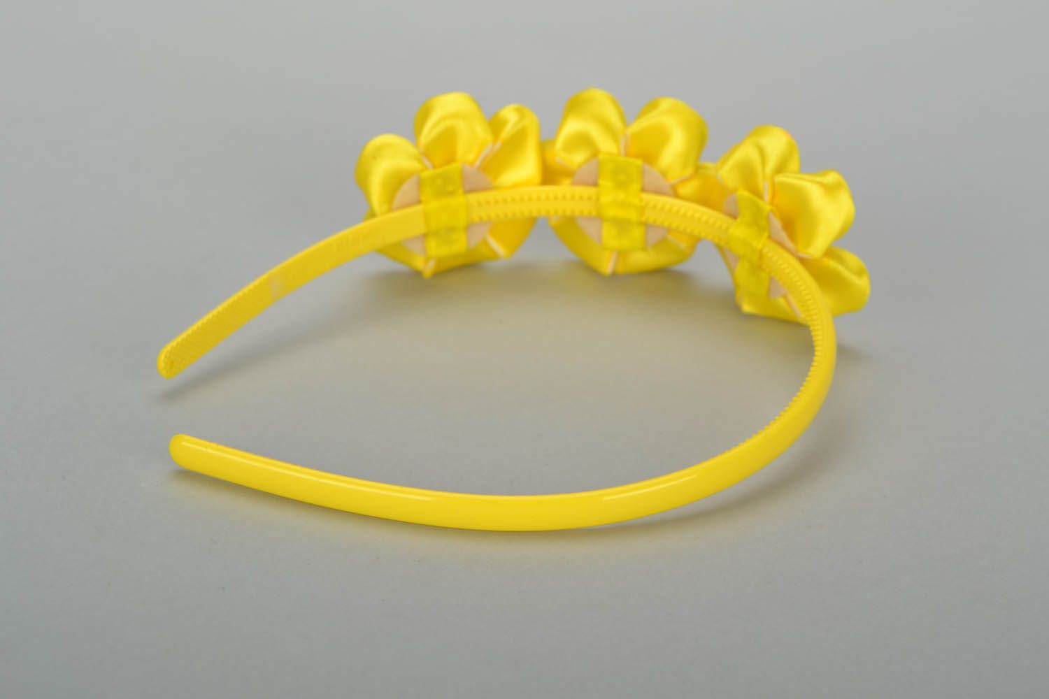 Serre tête jaune avec fleurs en satin  photo 5