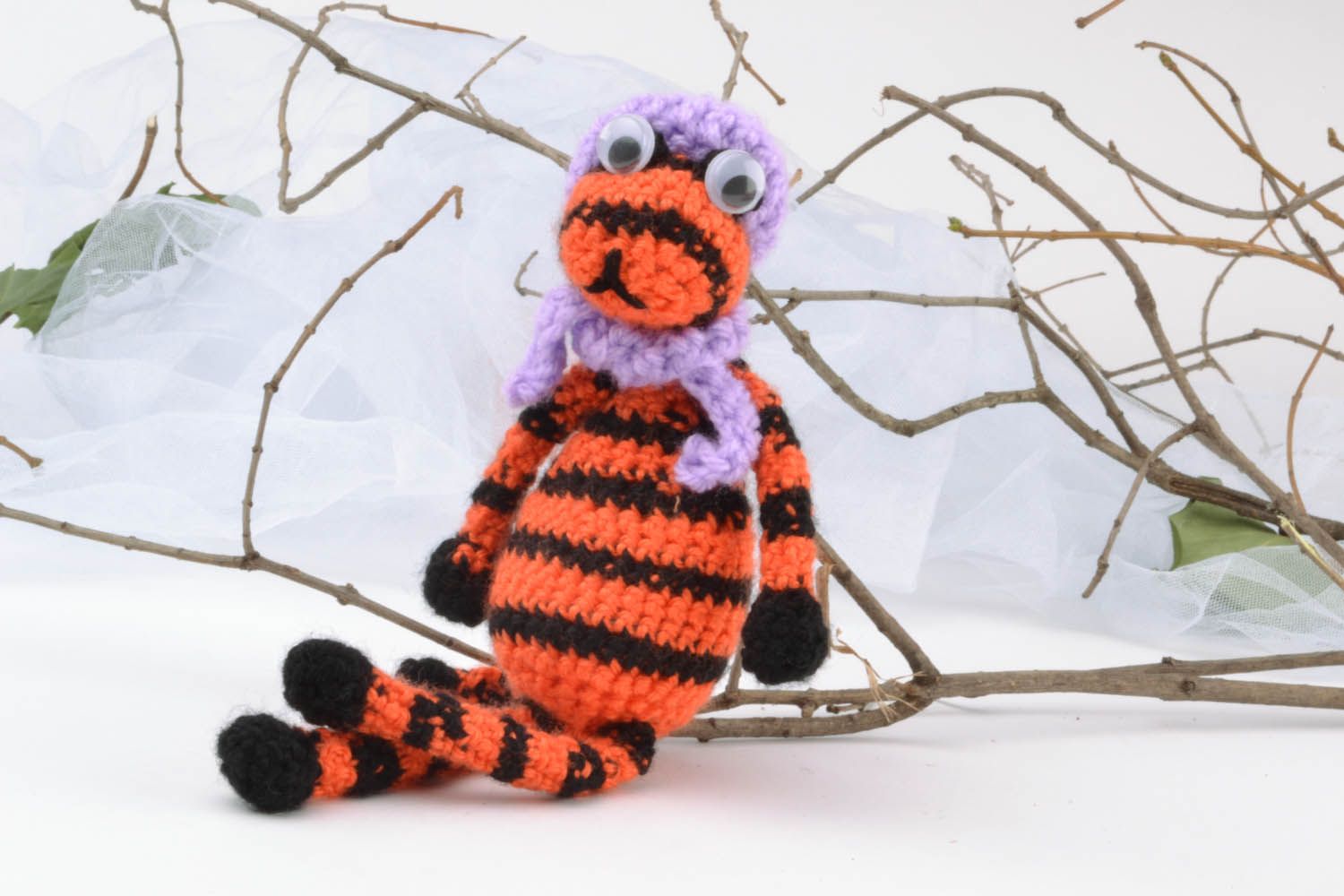 Knitted toy tiger photo 1