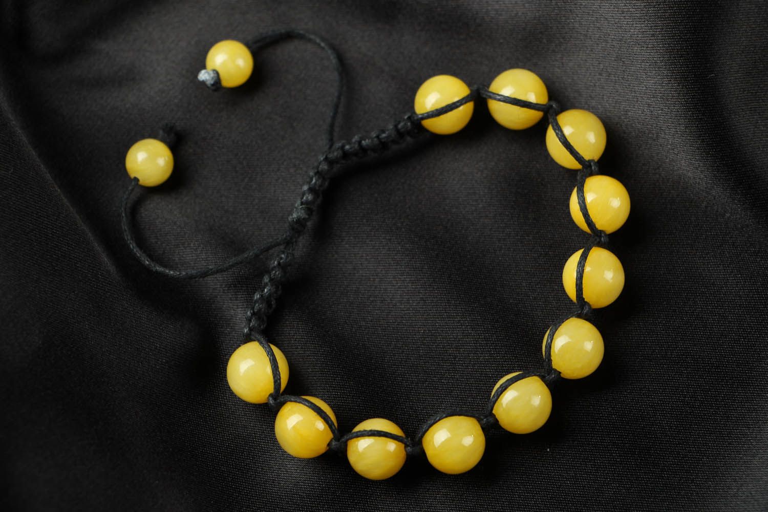 Yellow bracelet made ​​of natural stone photo 3