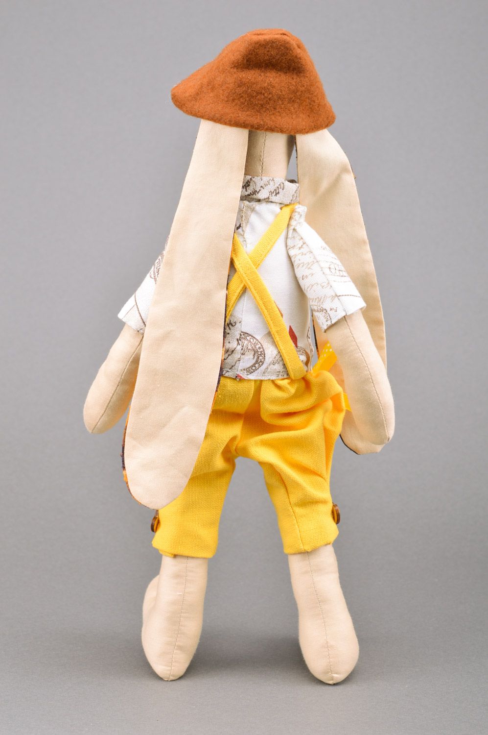 Авторская игрушка в виде зайчика из гобелена в желтых штанишках ручной работы фото 4