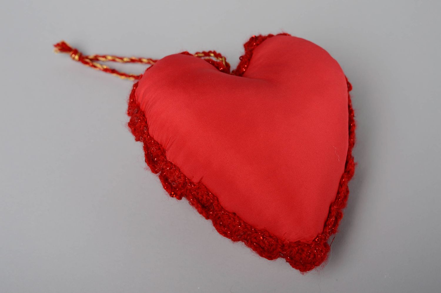 Интерьерная подвеска из ниток ручной работы Красное сердце фото 3