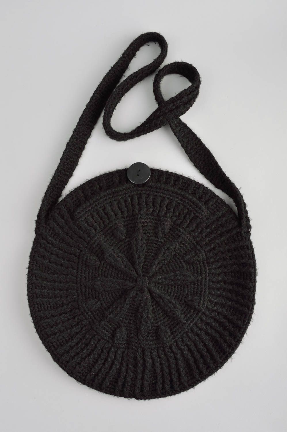 Сумка ручной работы женская сумка через плечо вязаная сумка черная круглая фото 2