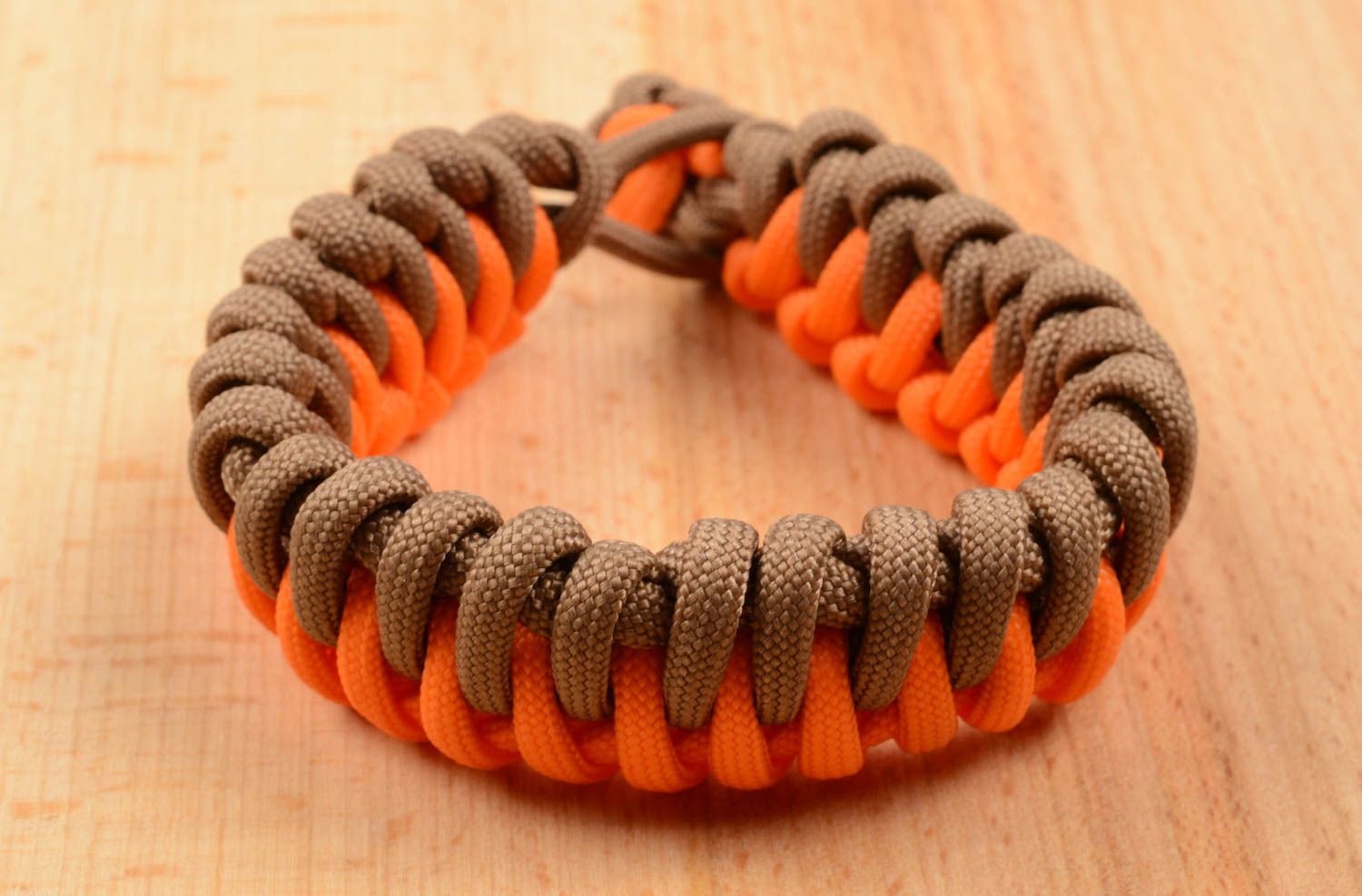Браслет из паракорда handmade браслет выживания мужской браслет серо-оранжевый фото 5