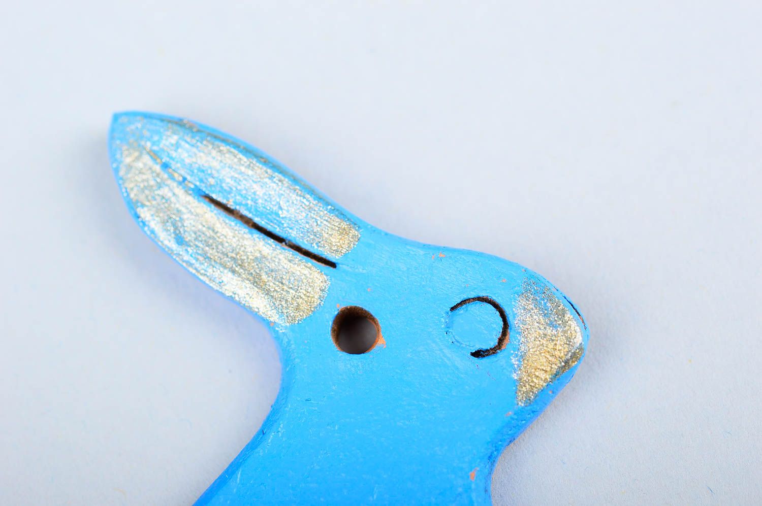 Игрушка на елку хэнд мэйд декор для дома глиняная игрушка в виде голубого зайца фото 5