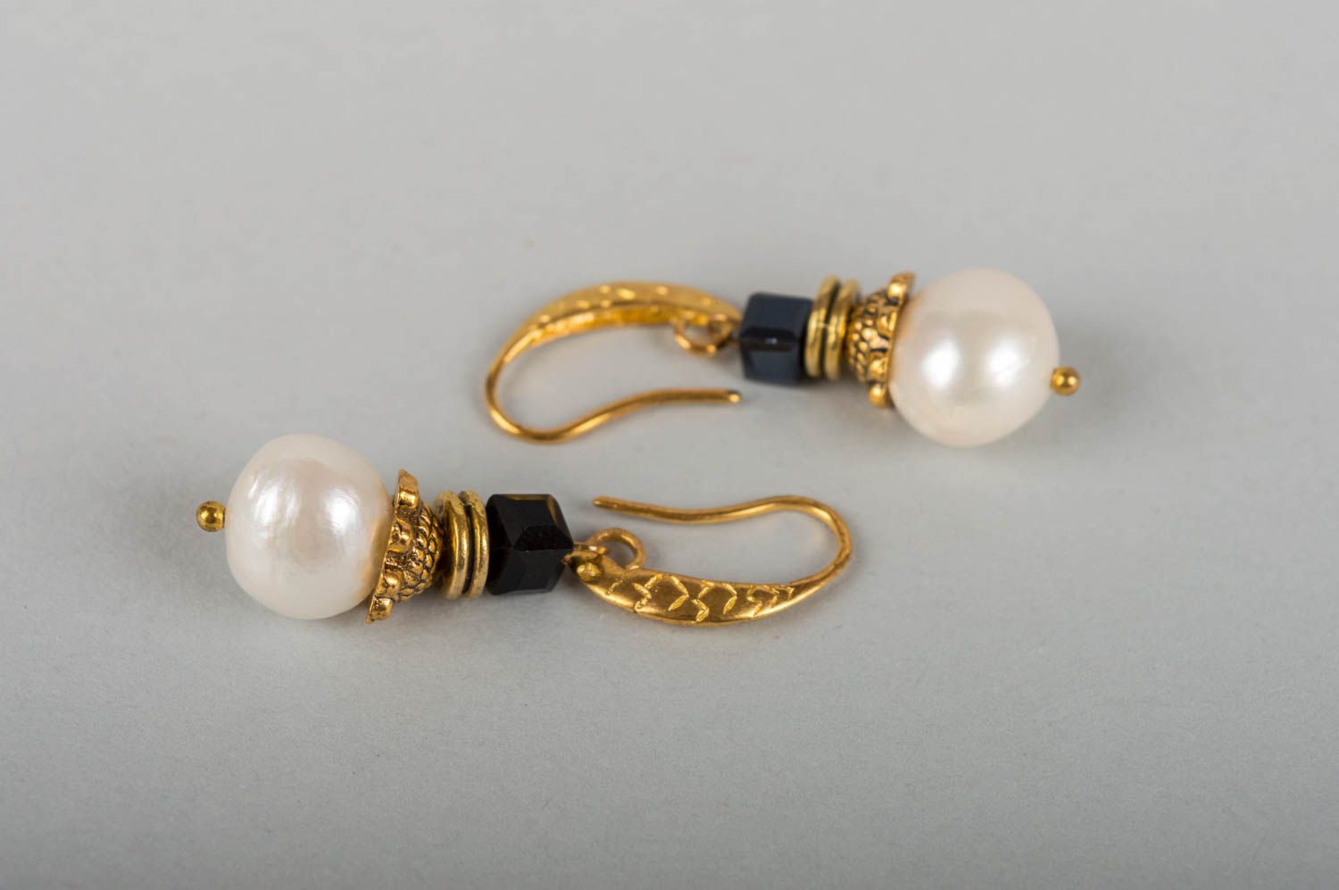 Designer Ohrringe aus Perlen und Kristallen mit Messing Fourniture handmade foto 5