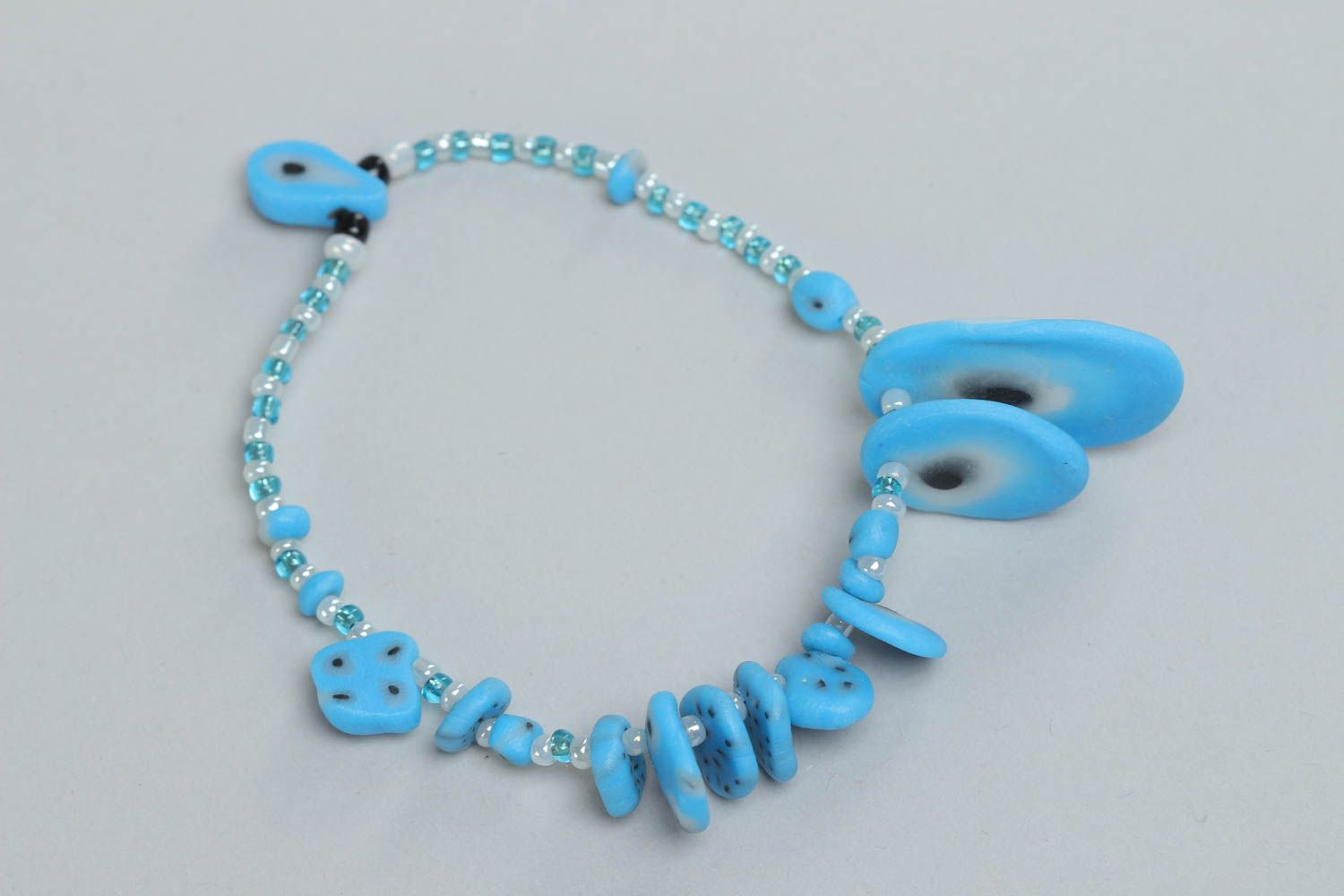 Bracelet bleu en pâte polymère et perles de rocaille fait main élastique photo 1