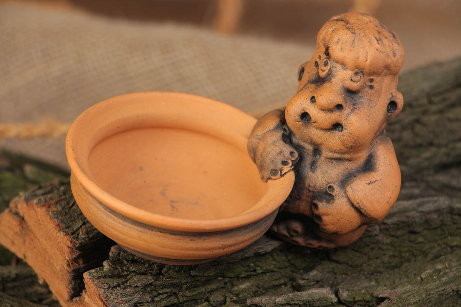 Petite salière céramique de créateur faite main avec figurine vaisselle 3 cl photo 1