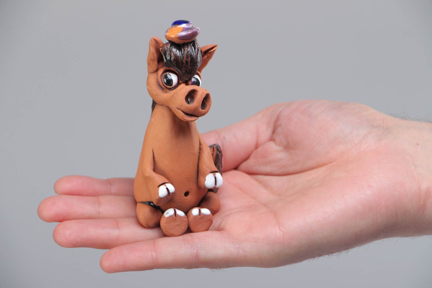 Braune handmade Pferd Figur aus Ton mit Acryl bemalt originell foto 5