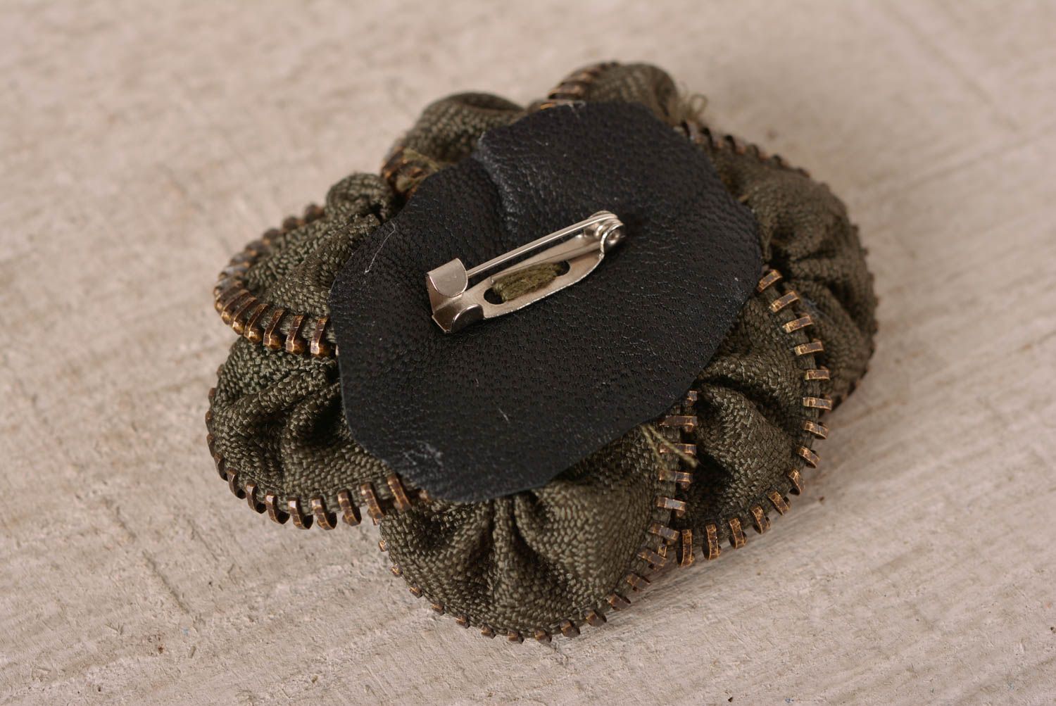 Handmade Geschenk für Frauen Schmuck aus Reißverschluss Brosche Modeschmuck  foto 4