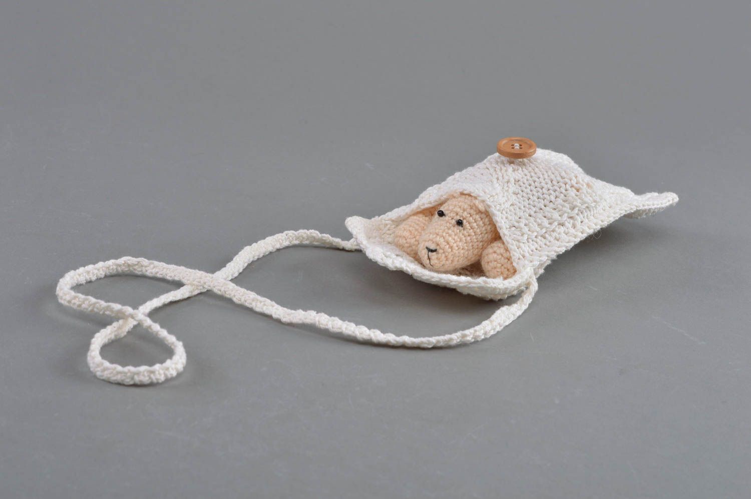 Weiße gestrickte Handytasche mit Knopf schön originell künstlerische Handarbeit foto 3