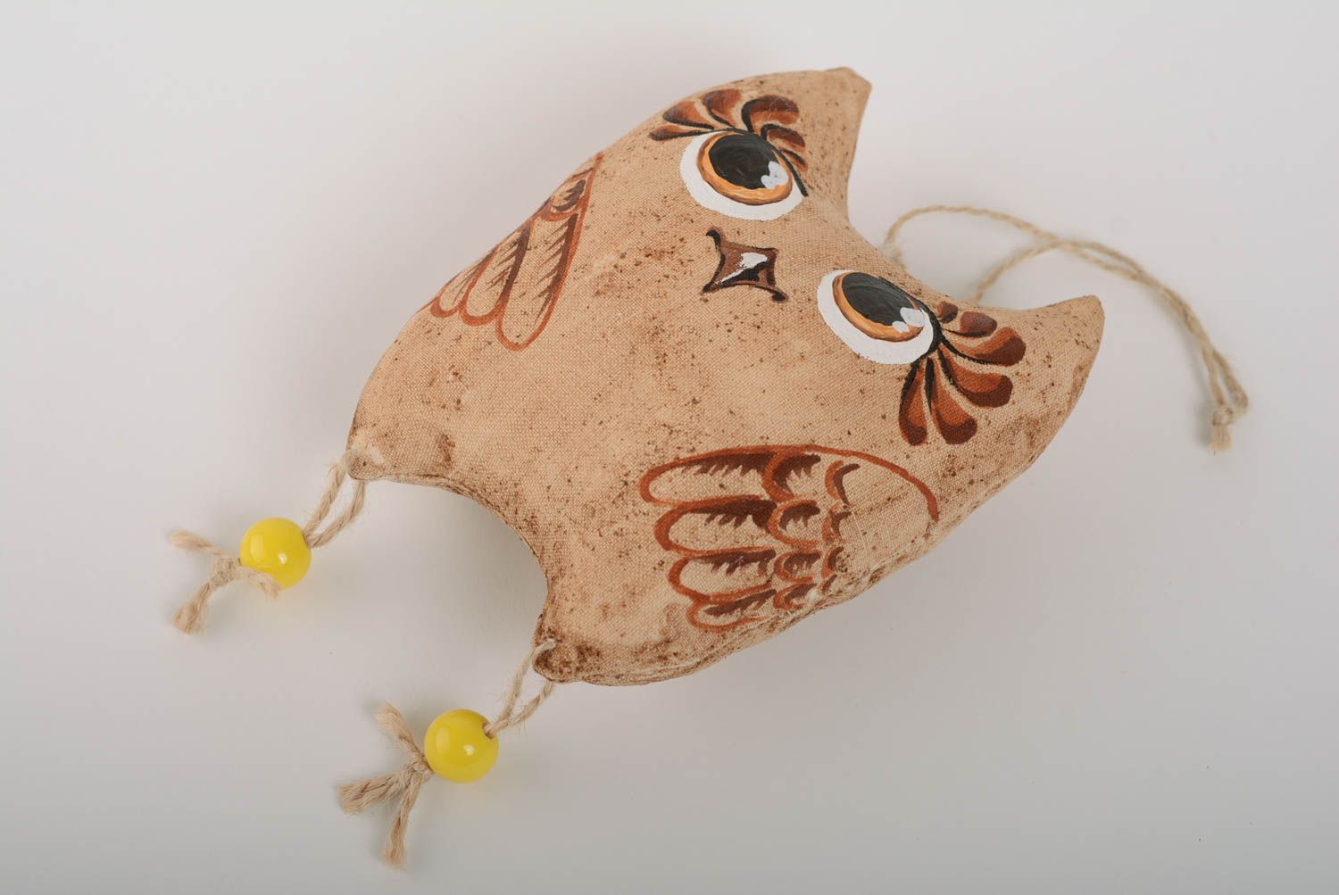 Мягкая игрушка сова с петелькой коричневая для интерьера с росписью хэнд мейд фото 2