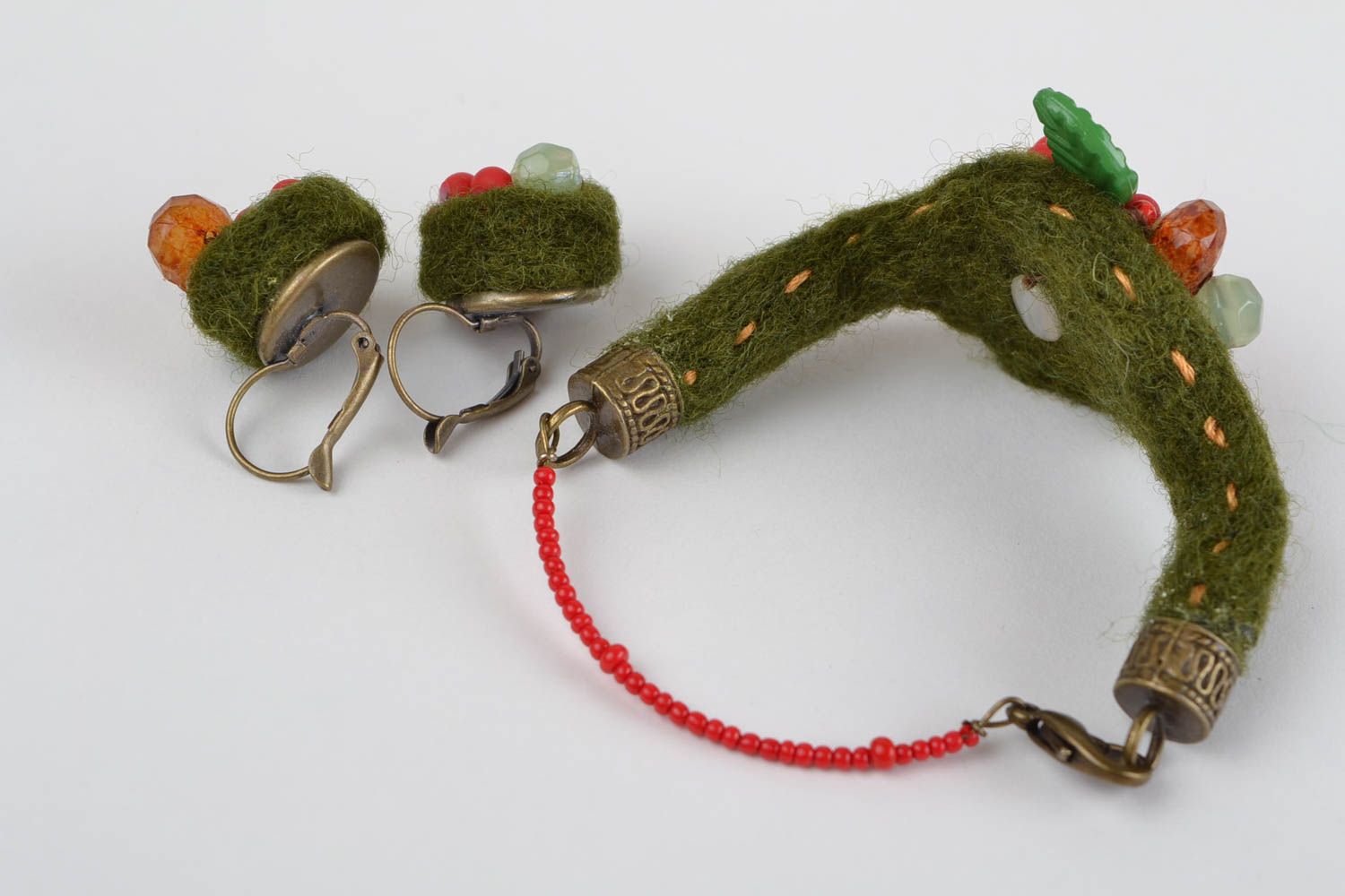 Set di orecchini e bracciale fatto a mano kit di accessori di lana in follatura
 foto 10