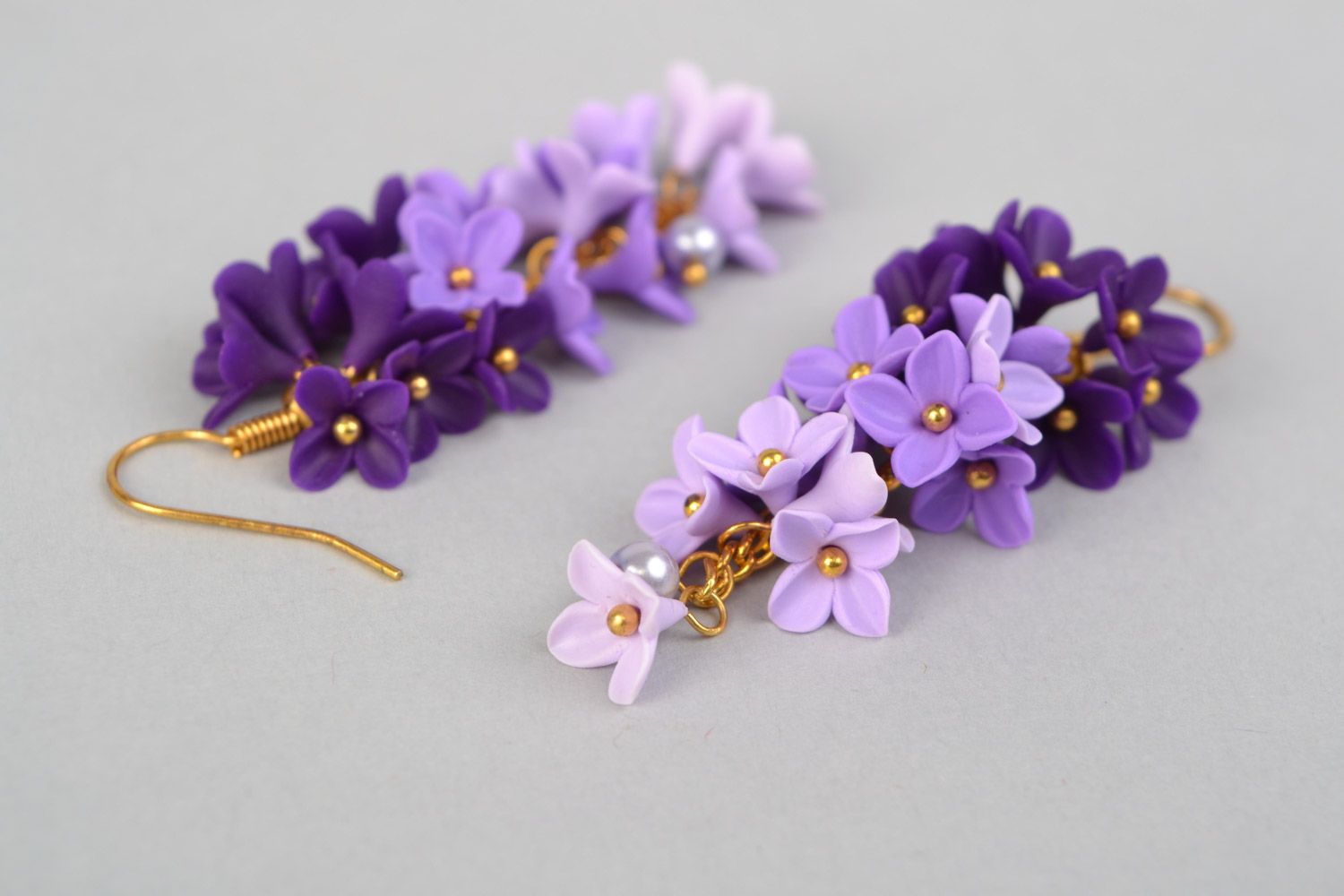 Longues boucles d'oreilles en pâte polymère fleurs lilas faites main pour femme  photo 4