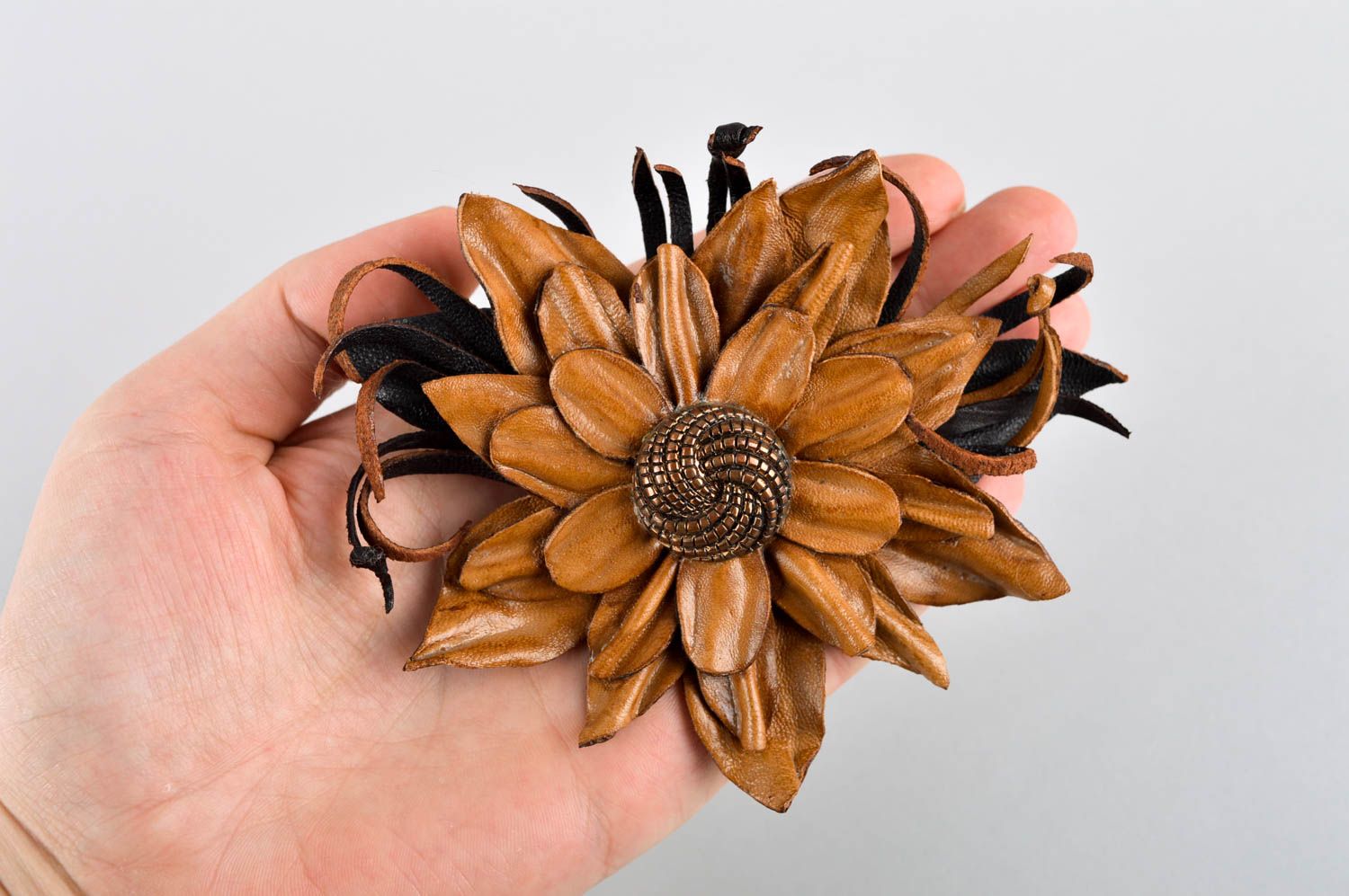 Handmade leather vintage brooch flower accessories leather jewelry for women photo 5