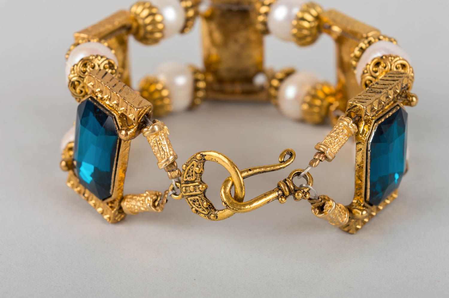 Handmade festive massive bracelet created of blue crystal glass and pearls photo 5