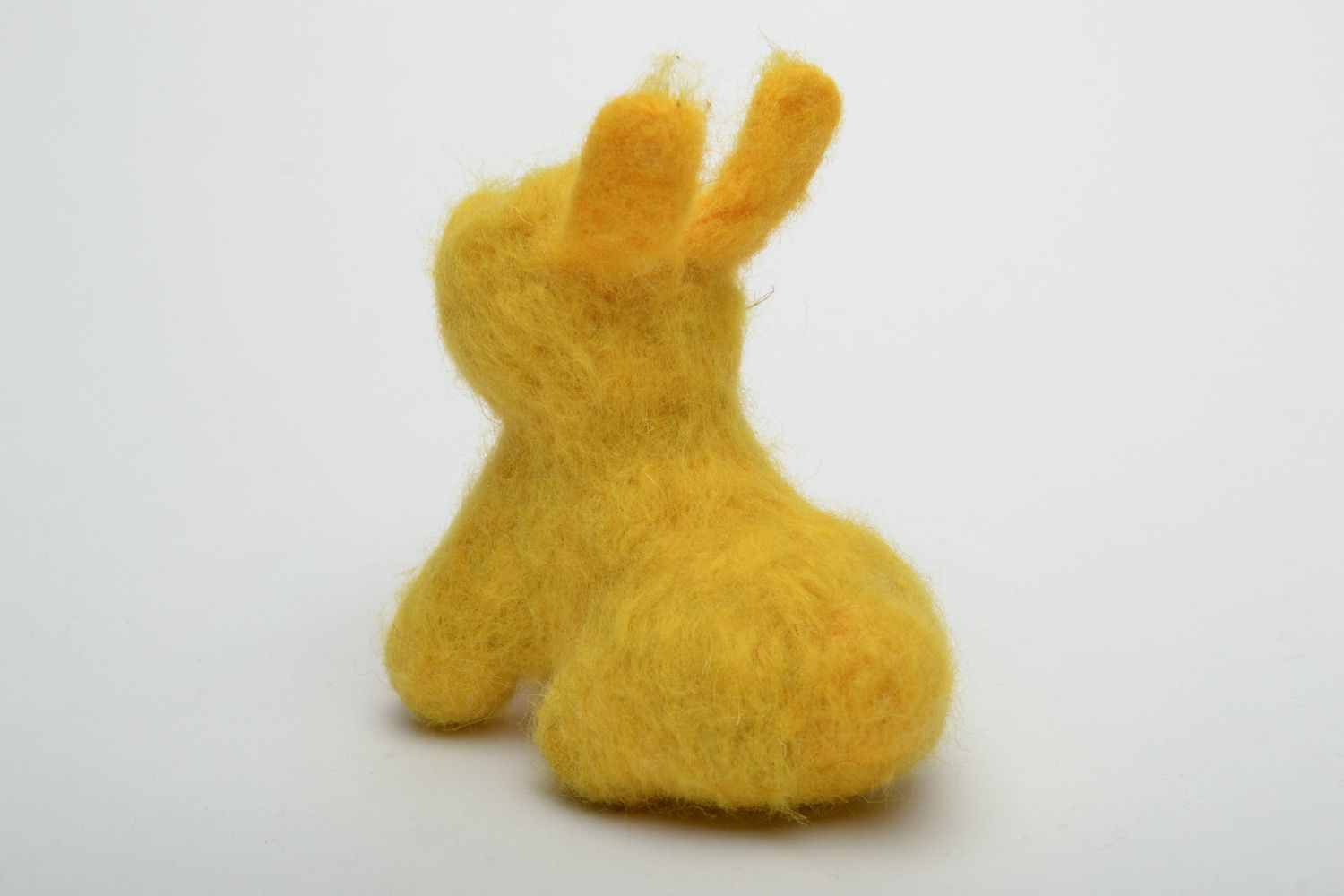Валяная игрушка желтый заяц фигурка для декора дома фото 4
