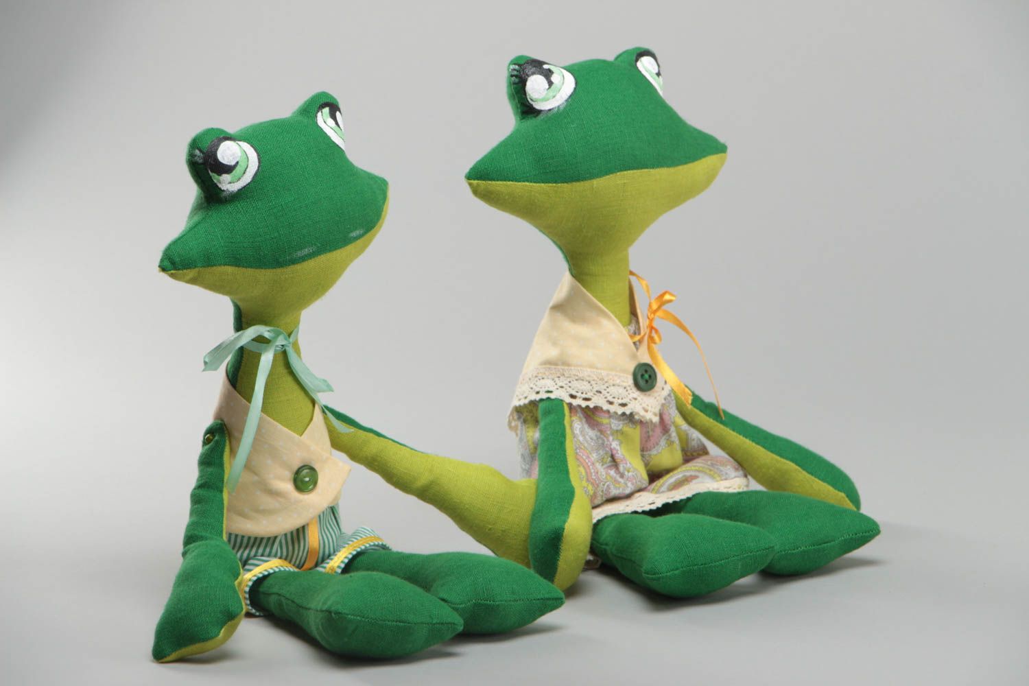 Set of handmade decorative toys 2 pieces cute green frogs boy and girl  photo 2