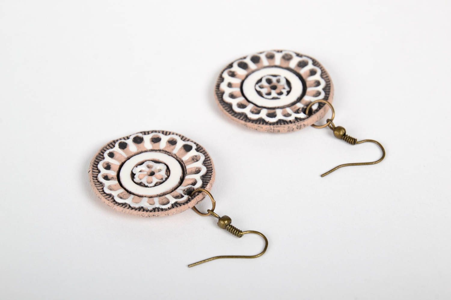 Модные керамические серьги украшение ручной работы красивые серьги с росписью фото 2